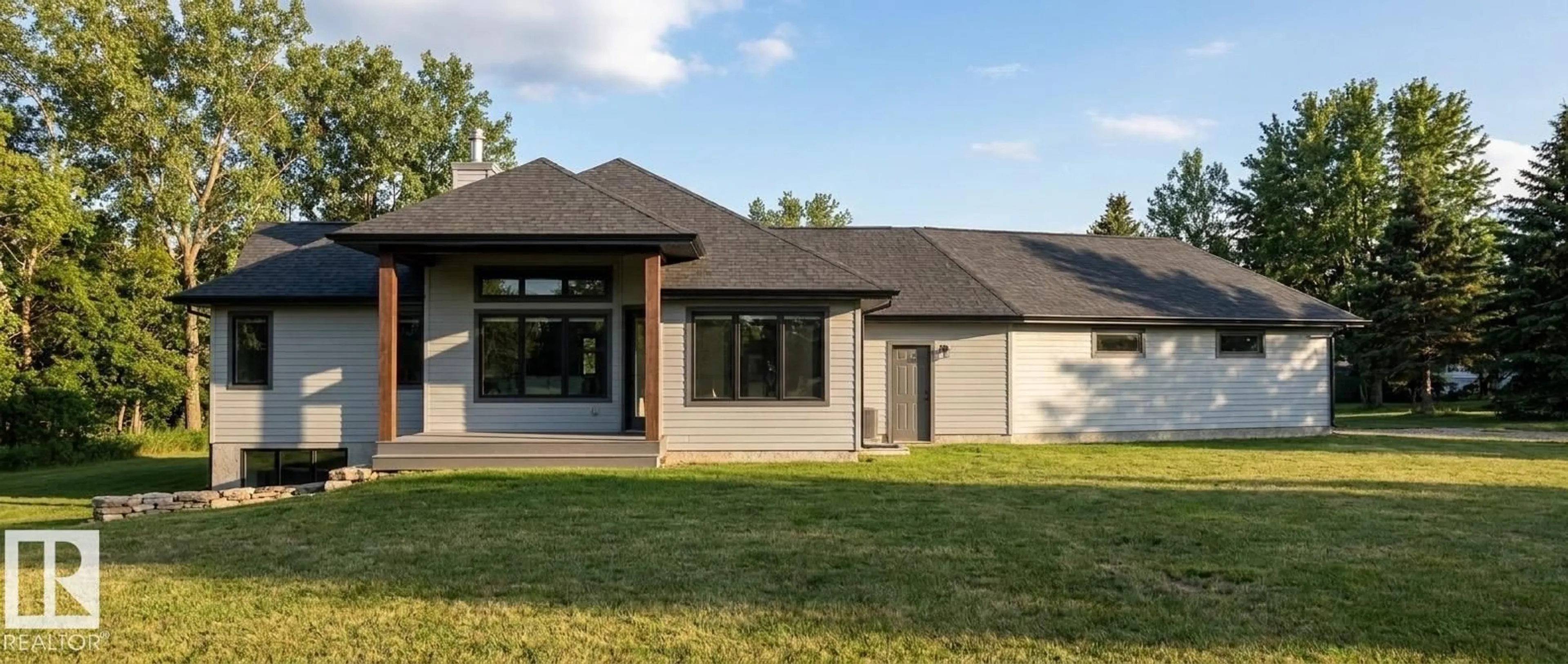 Home with vinyl exterior material, unknown for 27306 TWP RD 510, Rural Parkland County Alberta T7Y3E3