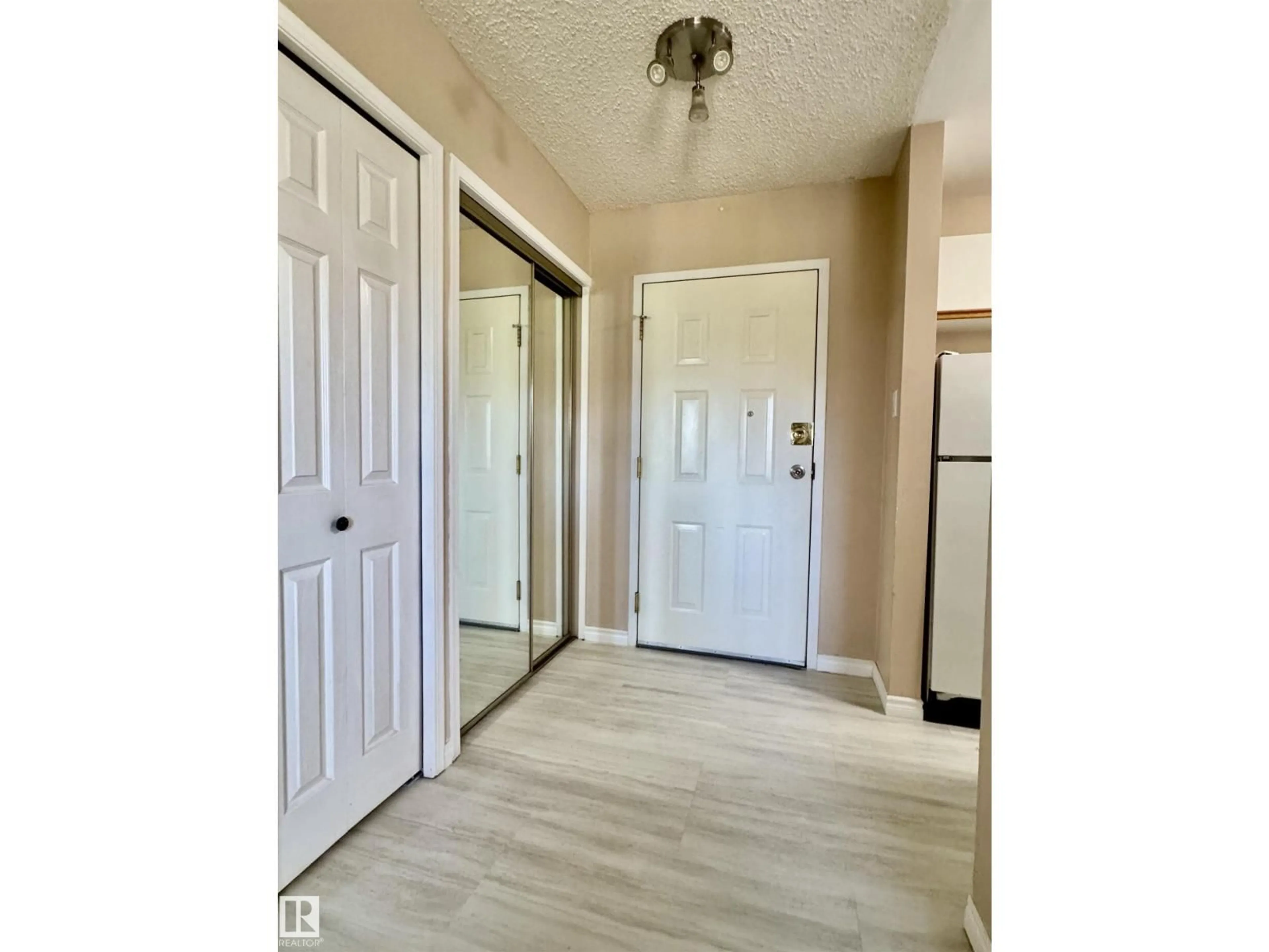 Indoor entryway for #204 - 11807 101 ST, Edmonton Alberta T5G2B6