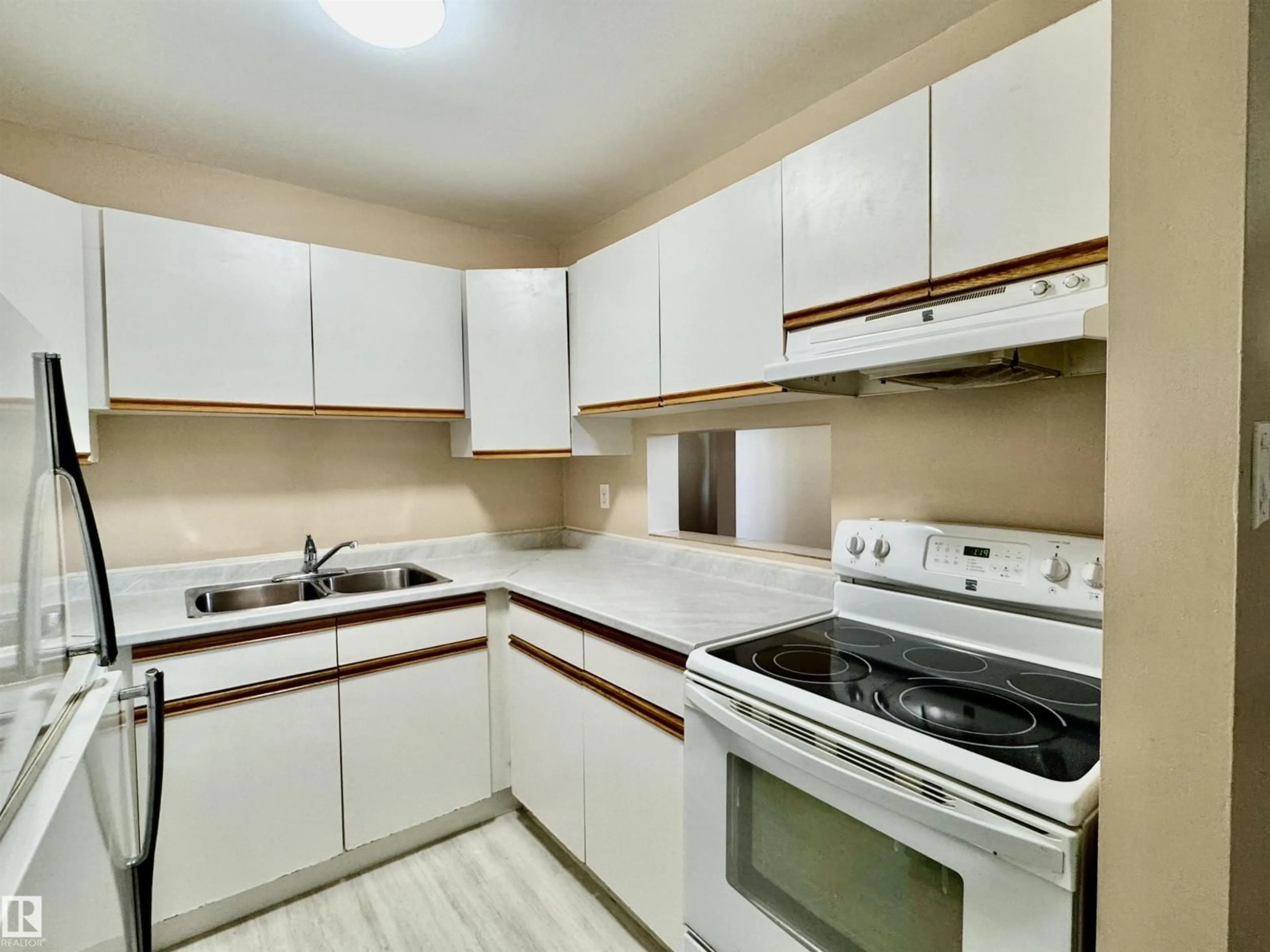 Standard kitchen, unknown for #204 - 11807 101 ST, Edmonton Alberta T5G2B6