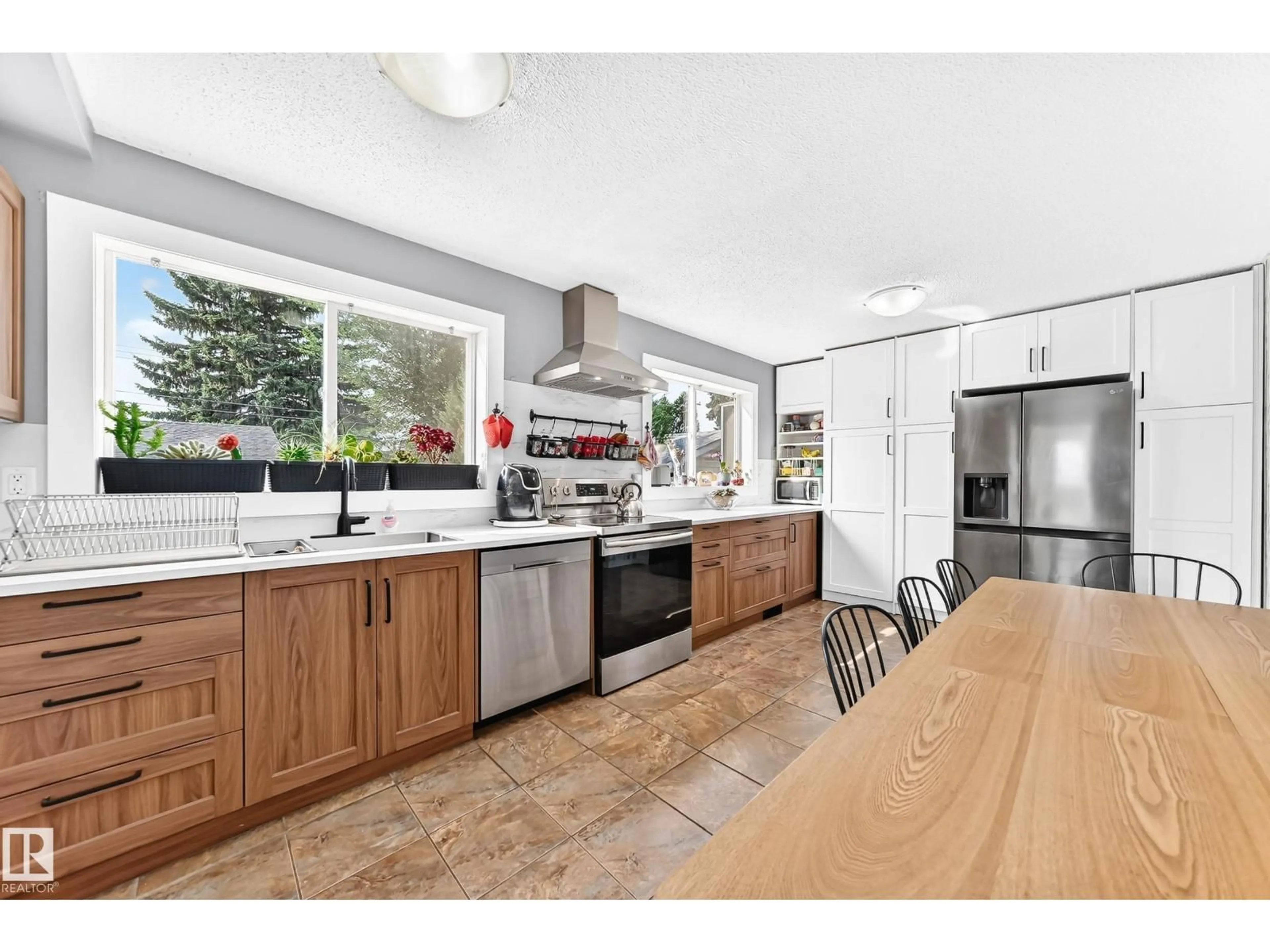 Open concept kitchen, unknown for 11211 40 AV, Edmonton Alberta T6J0P9