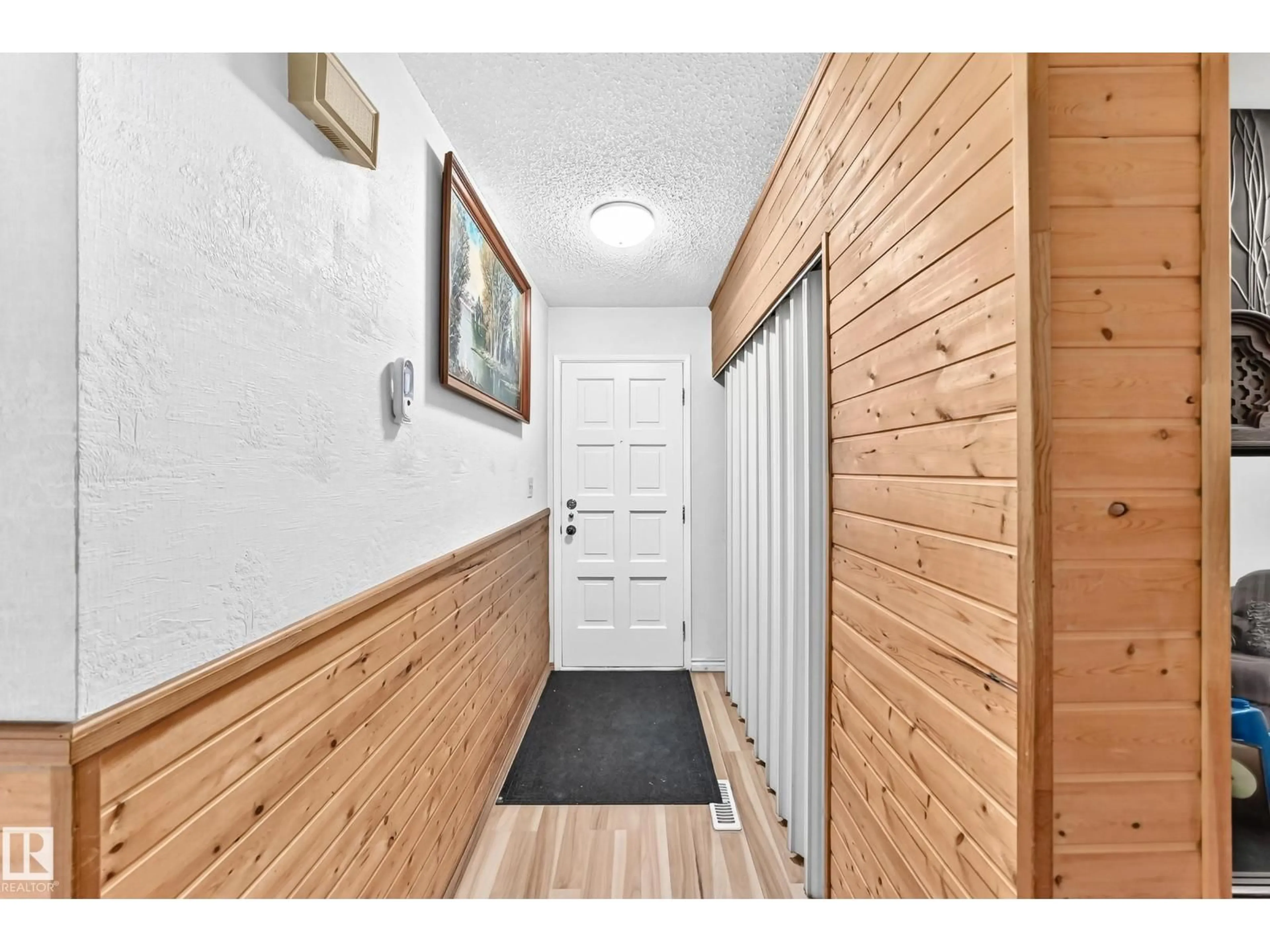 Indoor entryway for 1798 LAKEWOOD RD, Edmonton Alberta T6K3B6