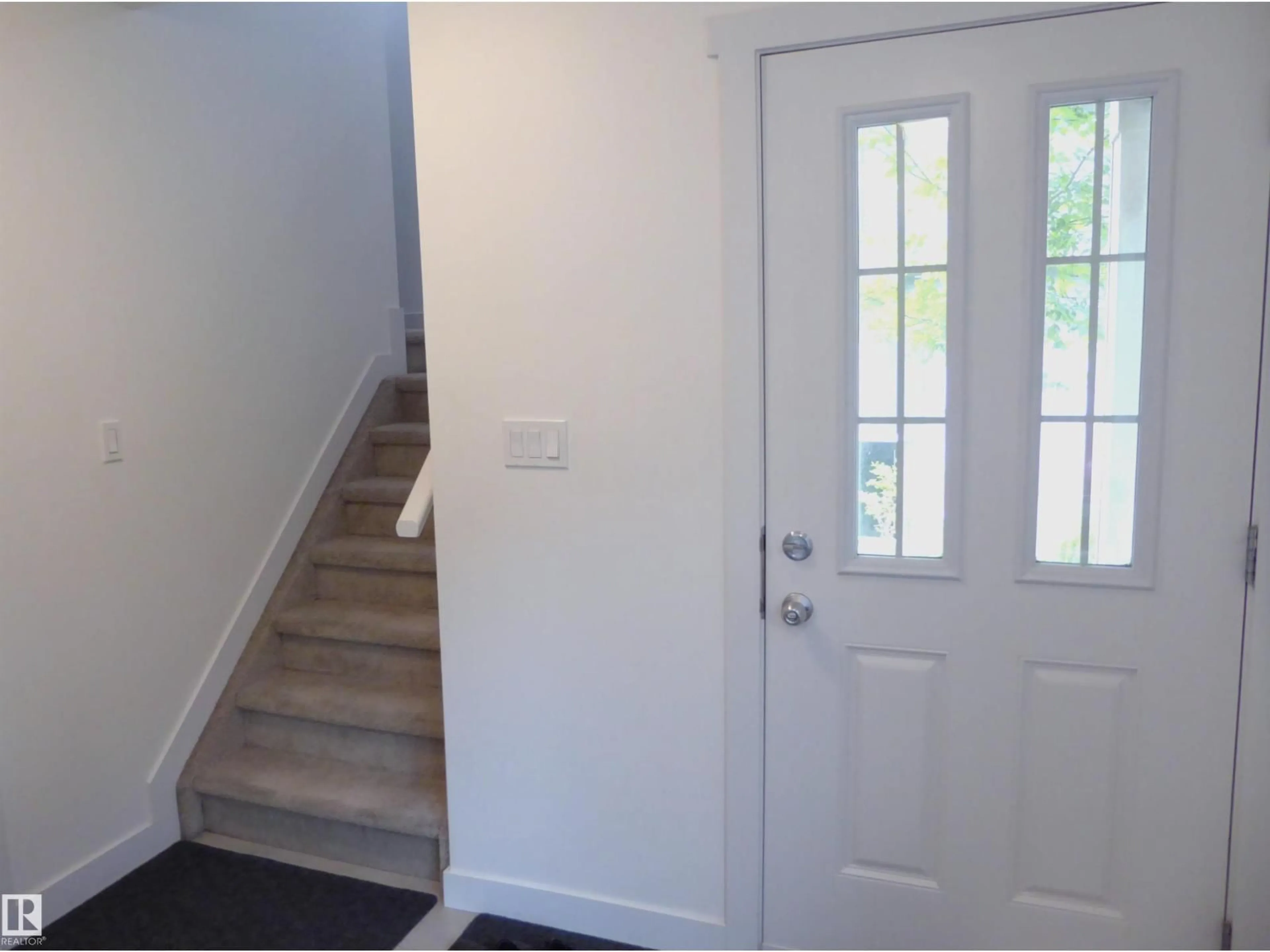 Indoor entryway for 75 - 1005 GRAYDON HILL BV, Edmonton Alberta T6W3J5