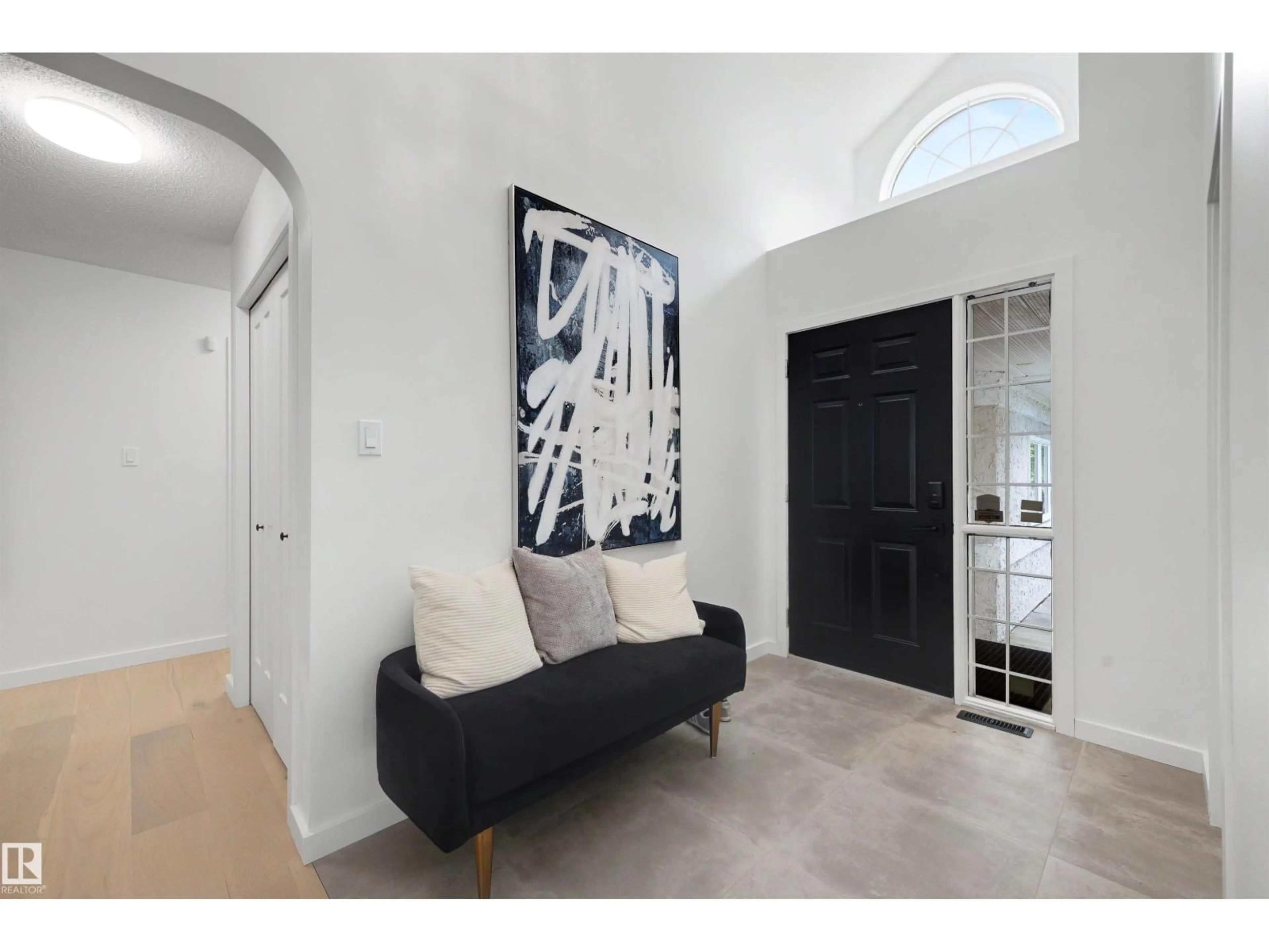 Indoor entryway for 129 IRONWOOD PL, Edmonton Alberta T6J6R4