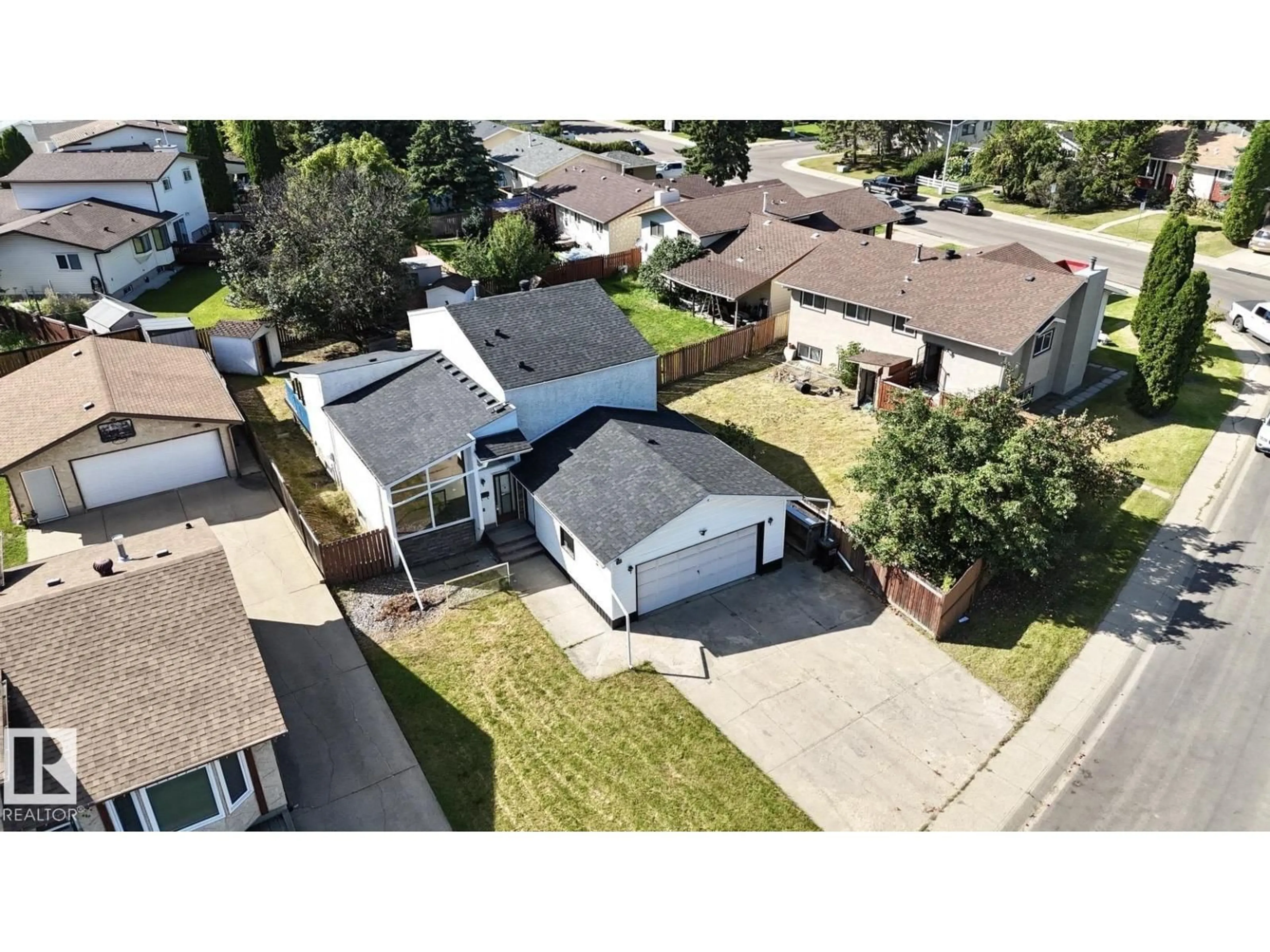 A pic from outside/outdoor area/front of a property/back of a property/a pic from drone, street for NW - 1768 48A ST, Edmonton Alberta T6L2Y1