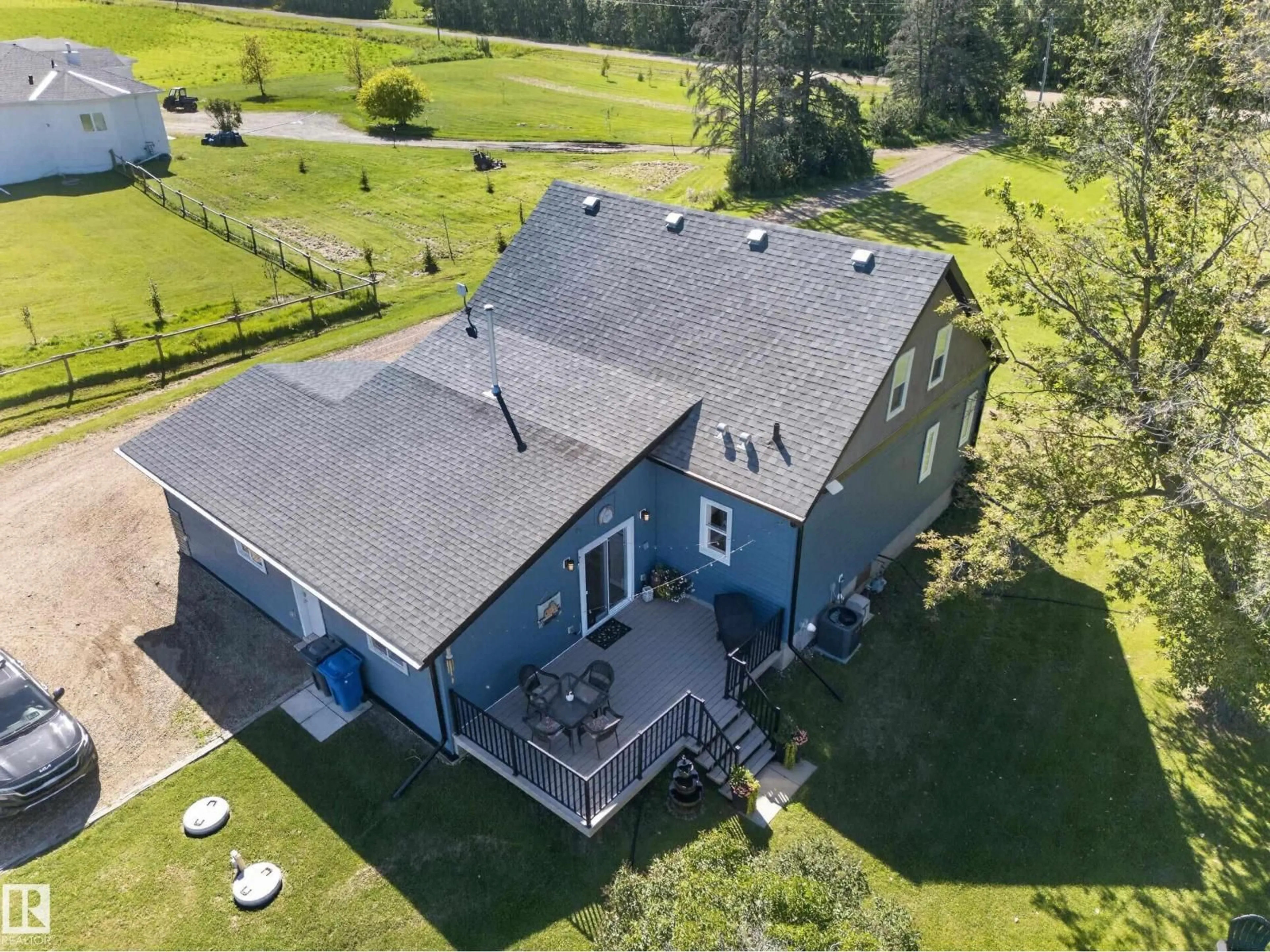 A pic from outside/outdoor area/front of a property/back of a property/a pic from drone, building for 54109A RANGE ROAD 34, Rural Lac Ste. Anne County Alberta T0E0A1