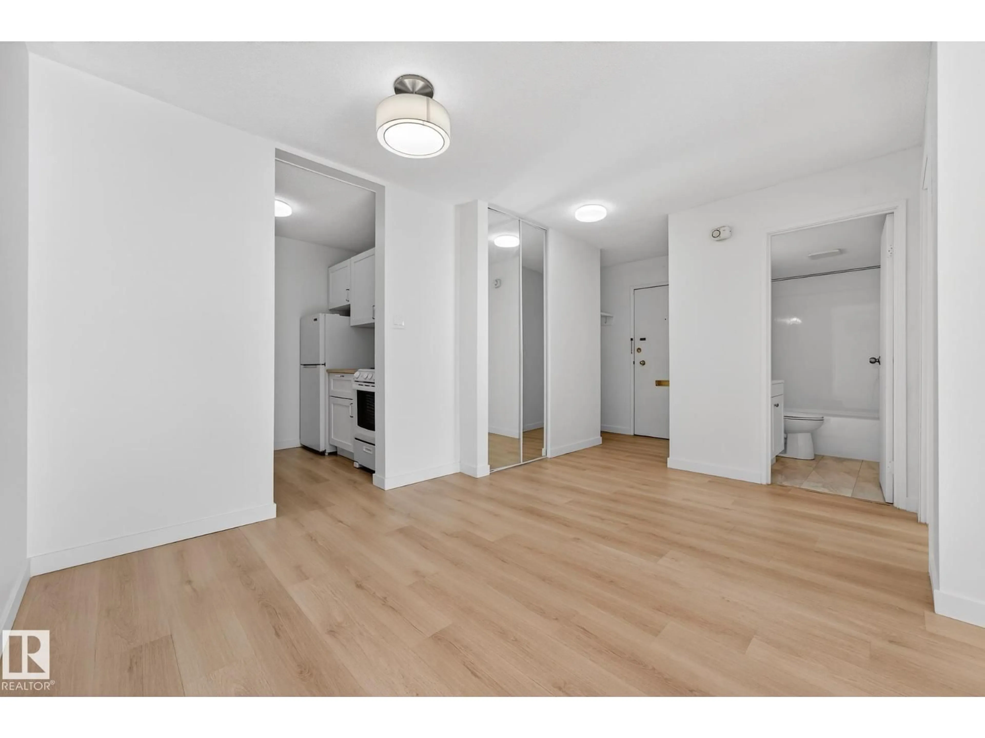 A pic of a room for 207 - 11007 83 AV, Edmonton Alberta T6G0T9