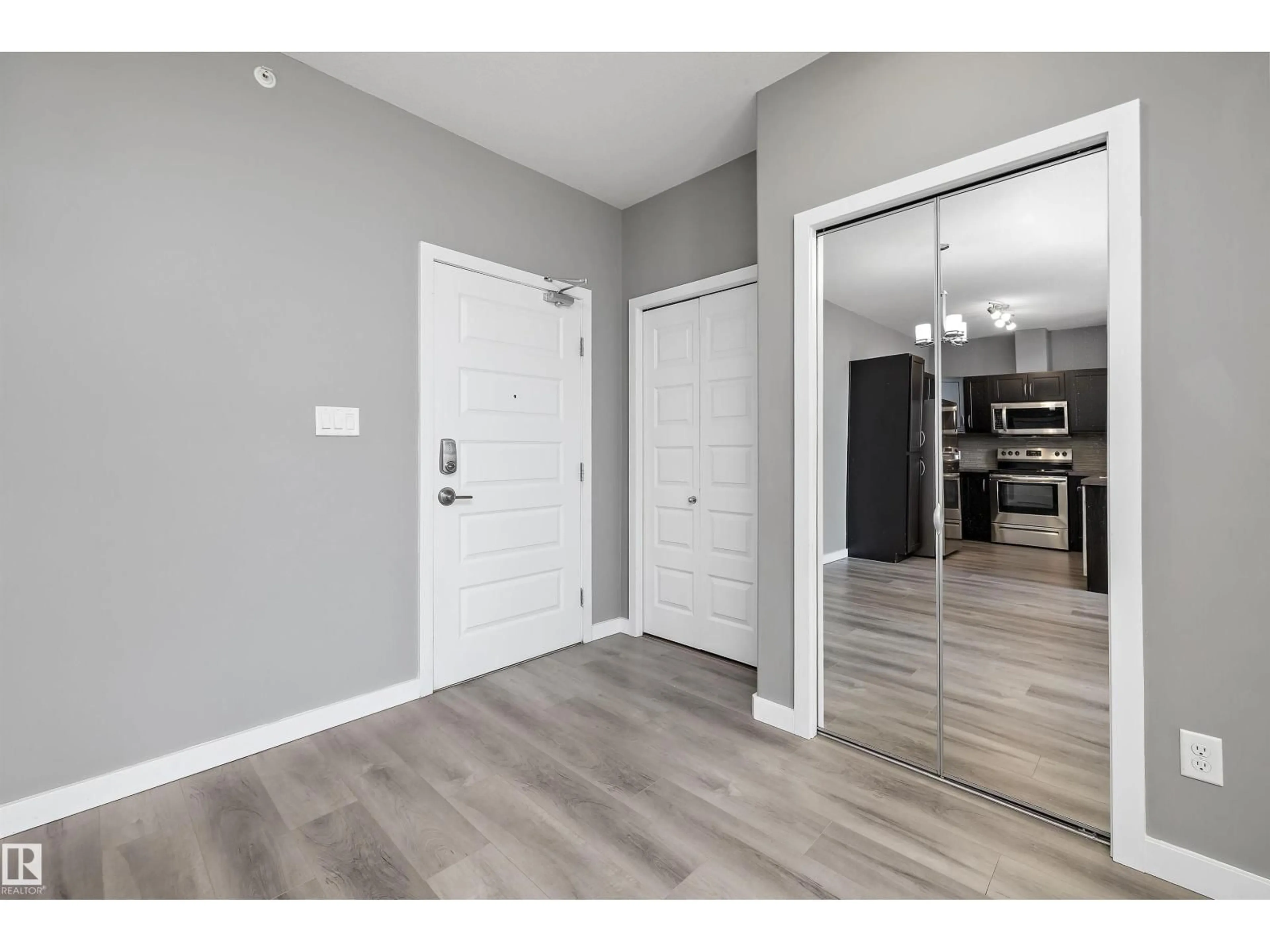Indoor entryway for 304 - 419 AMBLESIDE LI, Edmonton Alberta T6W0V2