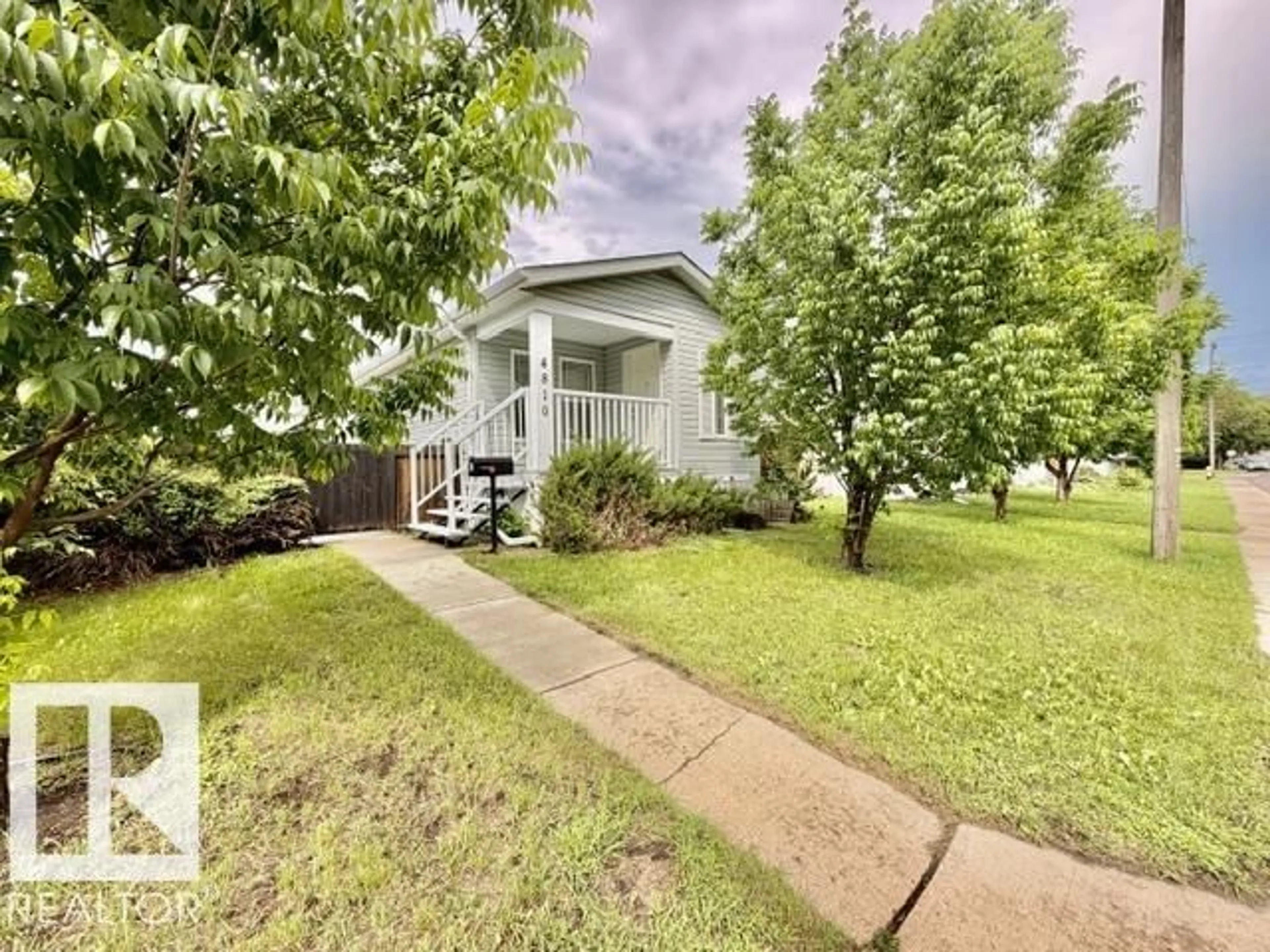 A pic from outside/outdoor area/front of a property/back of a property/a pic from drone, street for 4810 48 AV, Wetaskiwin Alberta T9A0E7