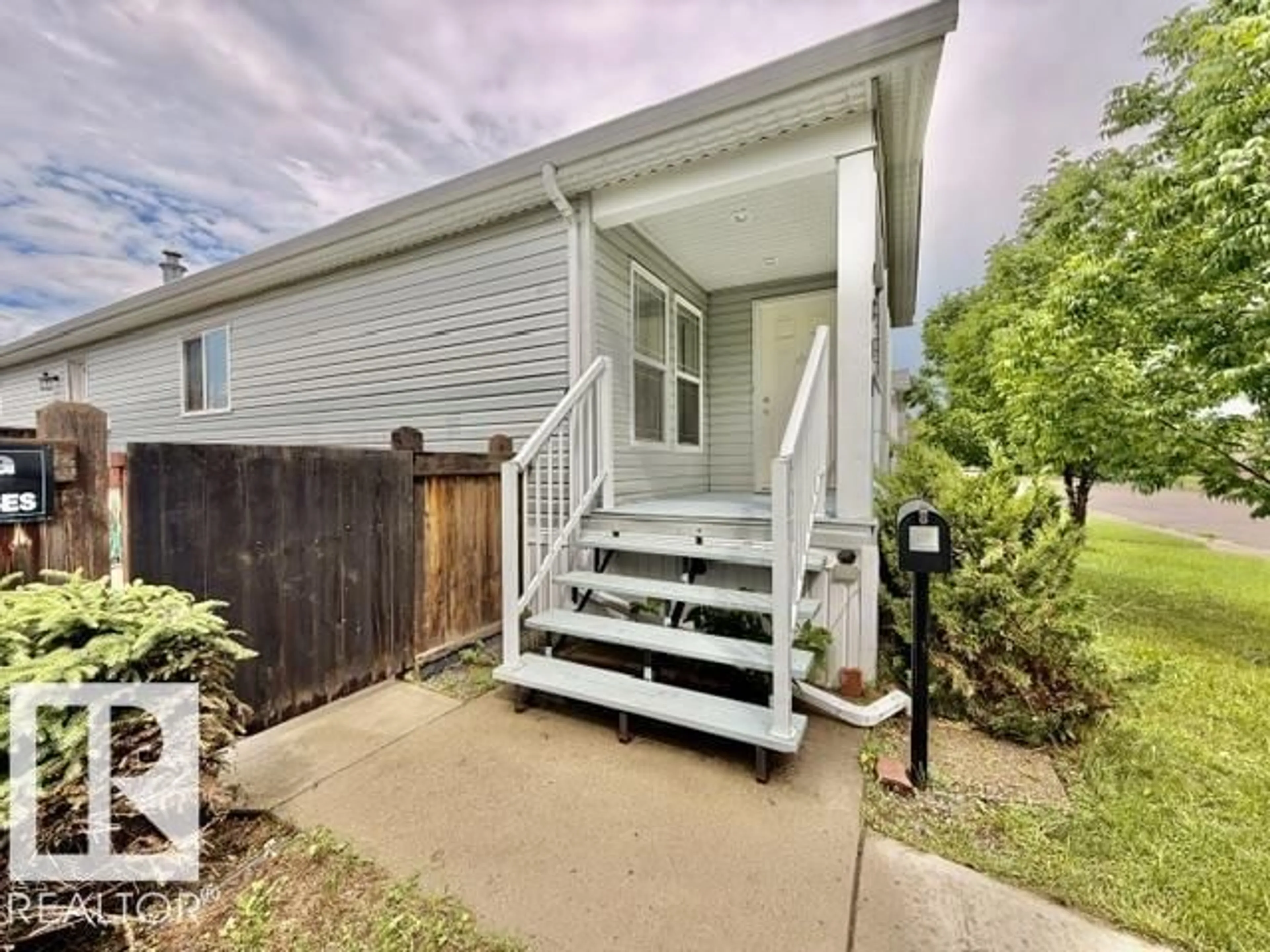 Unknown for 4810 48 AV, Wetaskiwin Alberta T9A0E7