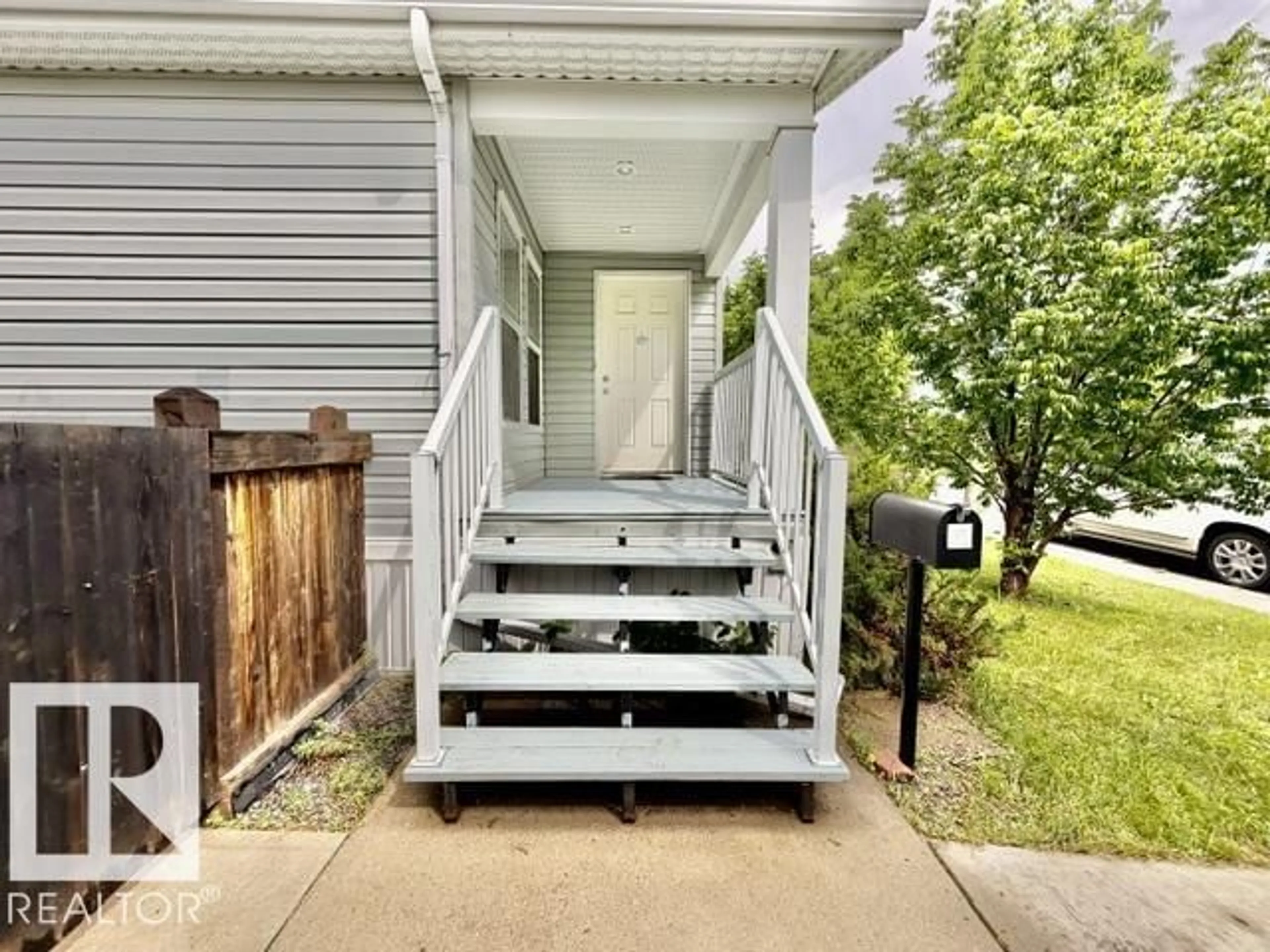 Unknown for 4810 48 AV, Wetaskiwin Alberta T9A0E7