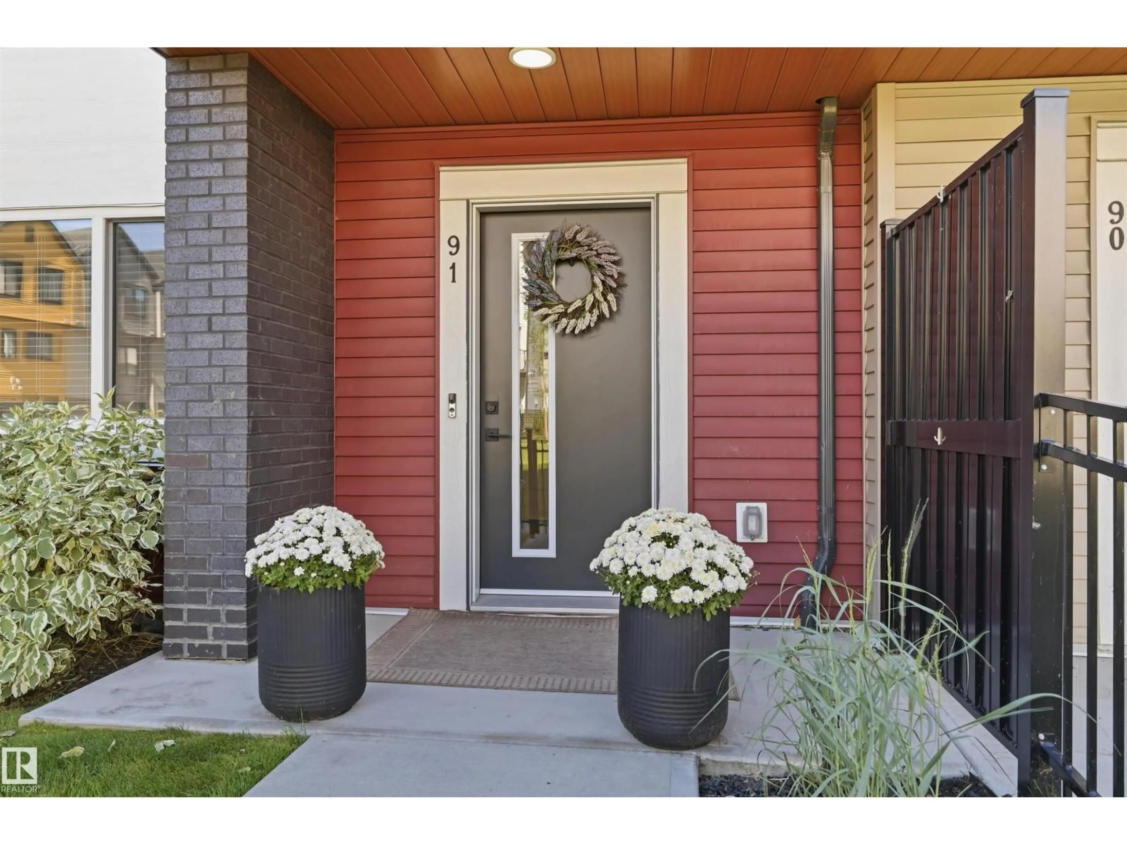 Indoor entryway for #91 - 1010 RABBIT HILL RD, Edmonton Alberta T6W4G7