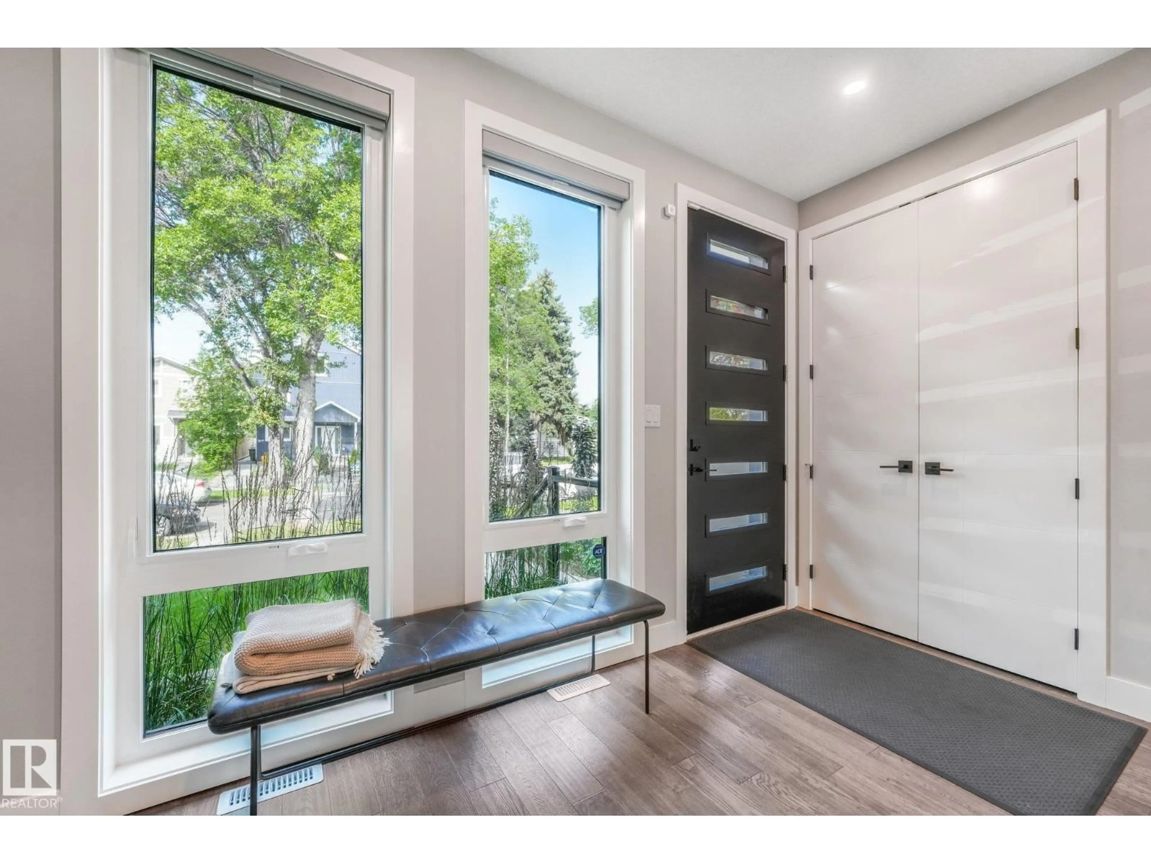 Indoor entryway for 8715 83 AV, Edmonton Alberta T6C1B2