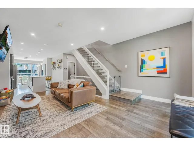 8715 83 AV, Edmonton 5