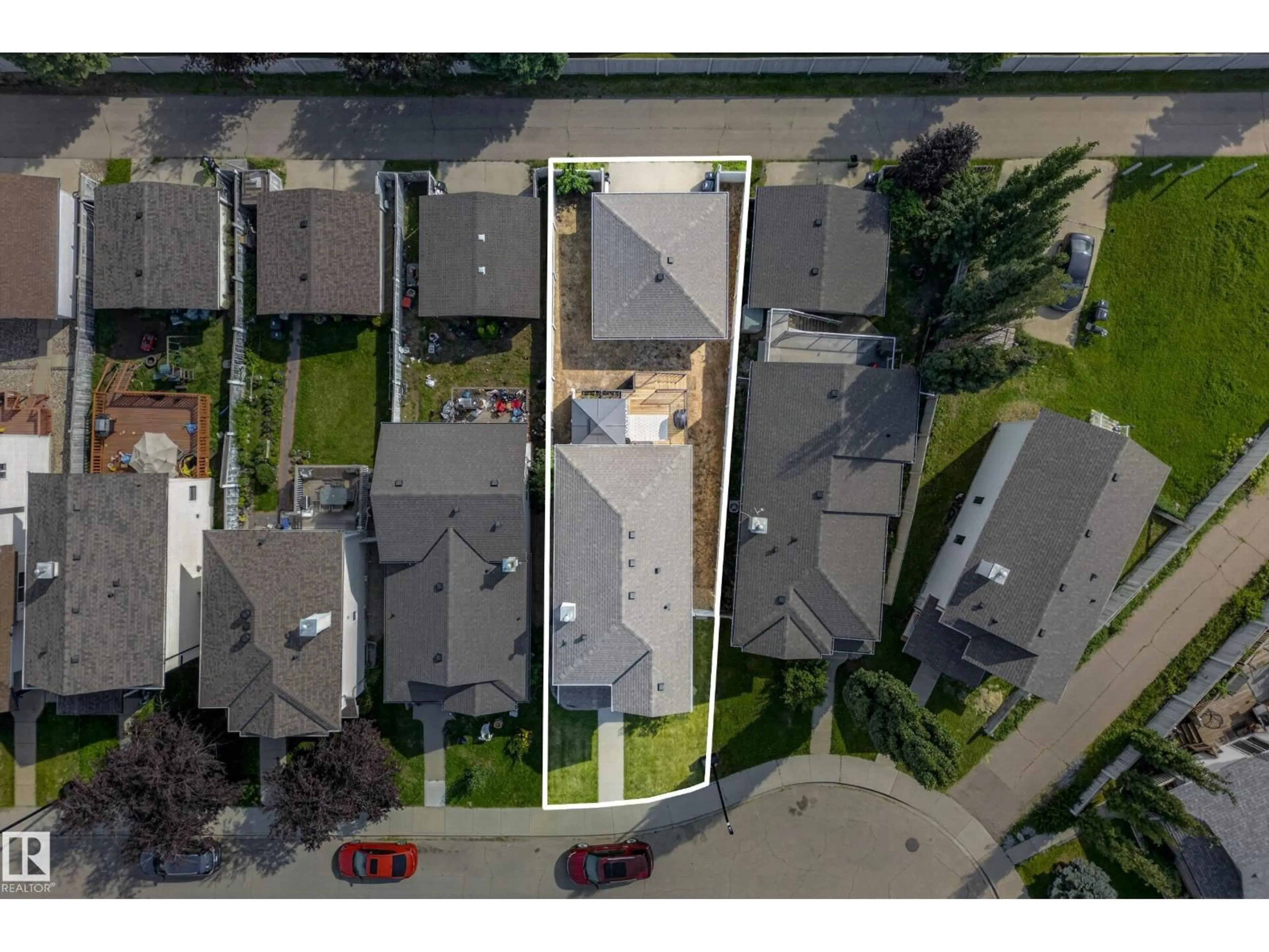 A pic from outside/outdoor area/front of a property/back of a property/a pic from drone, street for 1223 GILLESPIE CR, Edmonton Alberta T5T6M6