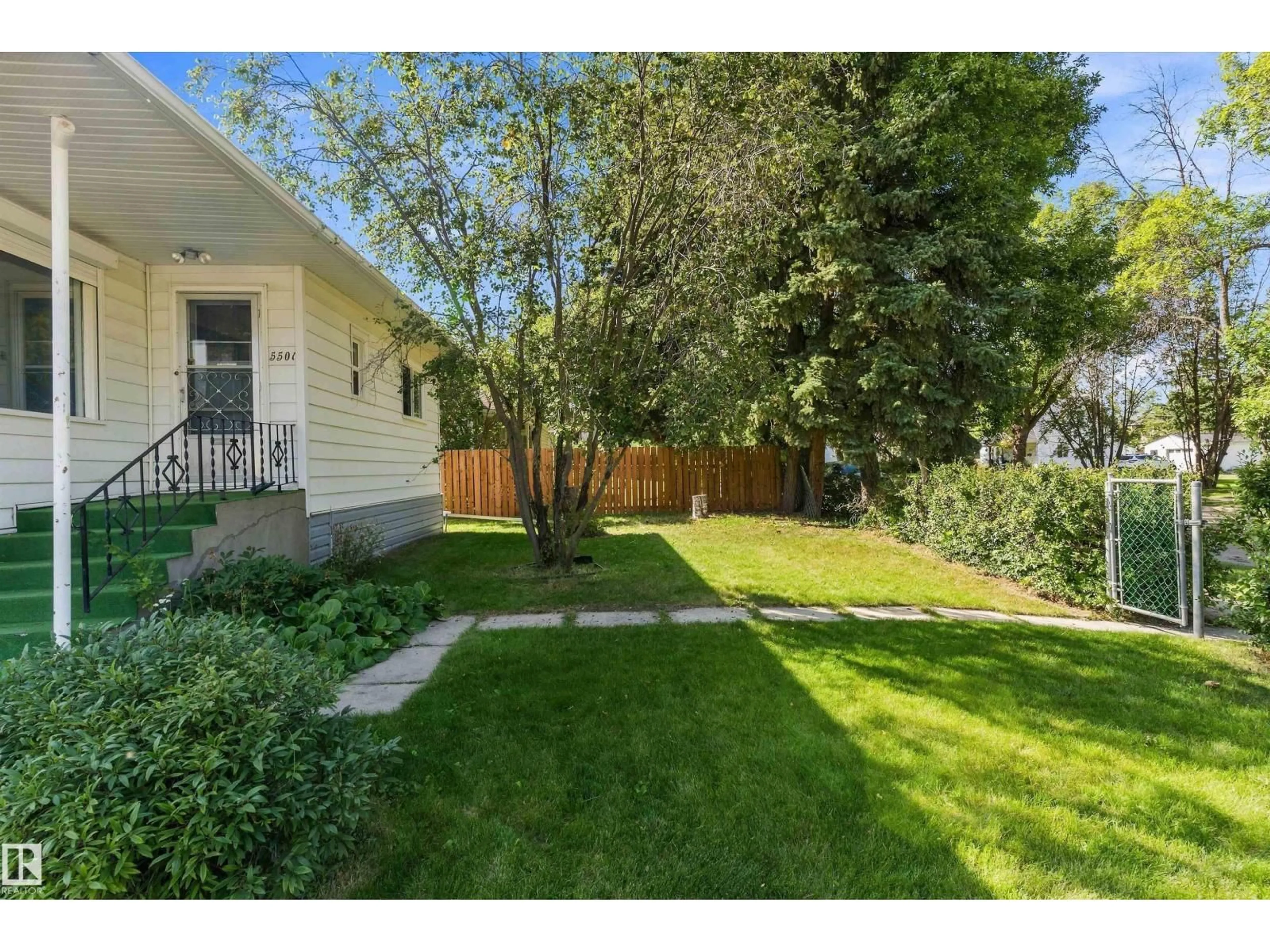 A pic from outside/outdoor area/front of a property/back of a property/a pic from drone, street for 5501 48 AV, Wetaskiwin Alberta T9A0N9