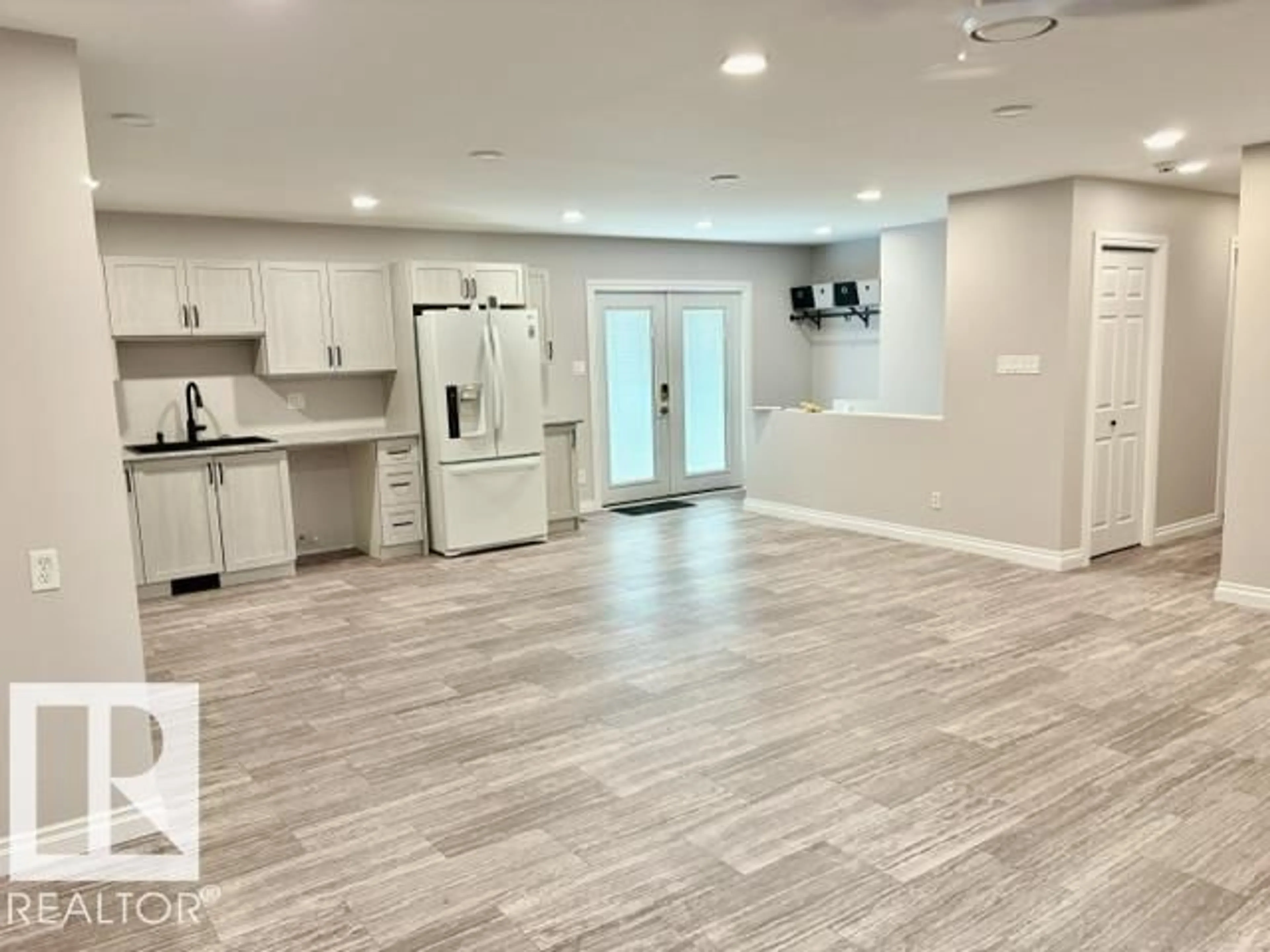 Open concept kitchen, ceramic/tile floor for 5133 45A AV, Vegreville Alberta T9C1L4