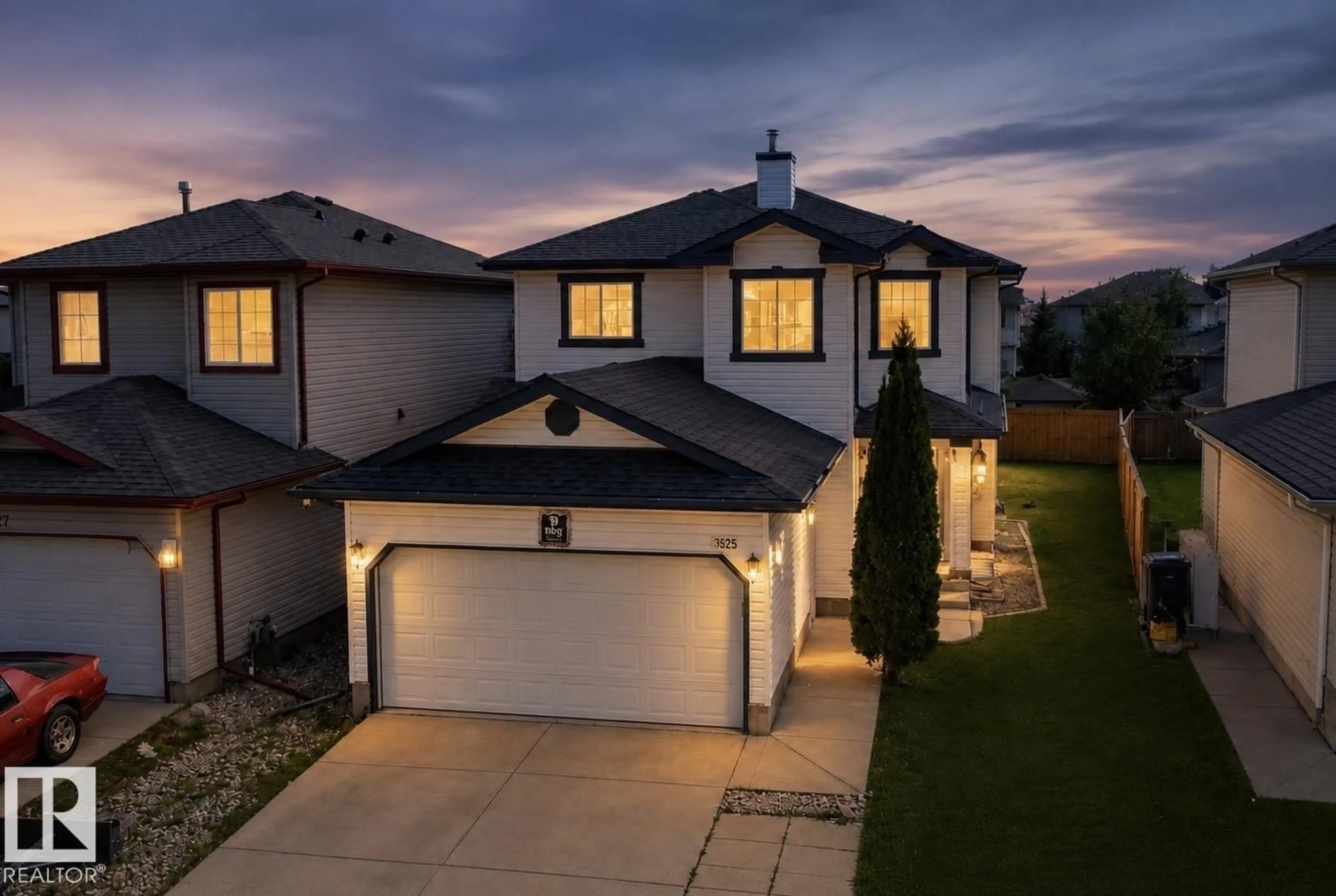 A pic from outside/outdoor area/front of a property/back of a property/a pic from drone, street for 3525 22 ST NW, Edmonton Alberta T6T1W2
