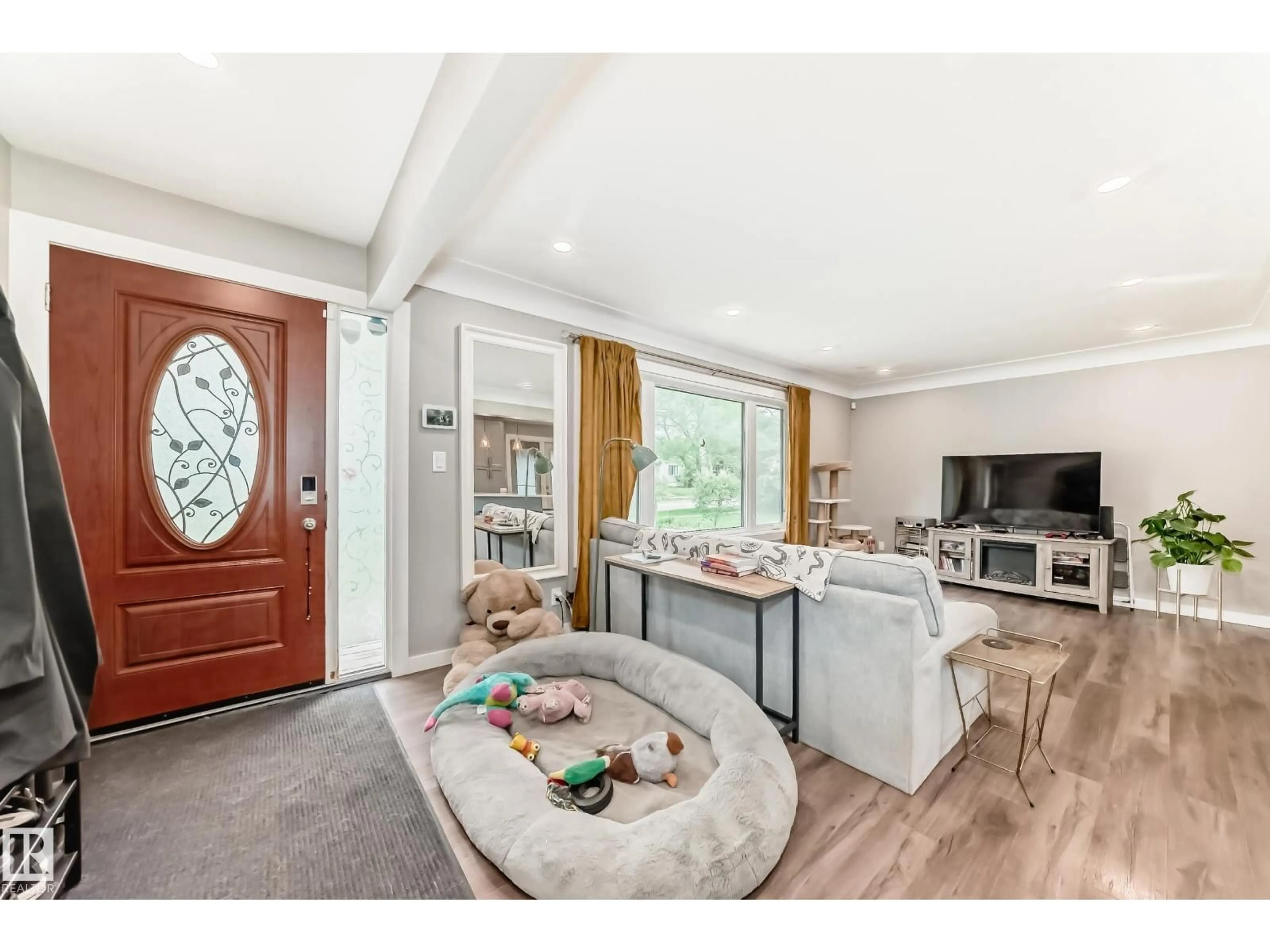 Living room with furniture, wood/laminate floor for NW - 12423 75 ST, Edmonton Alberta T5B2C1