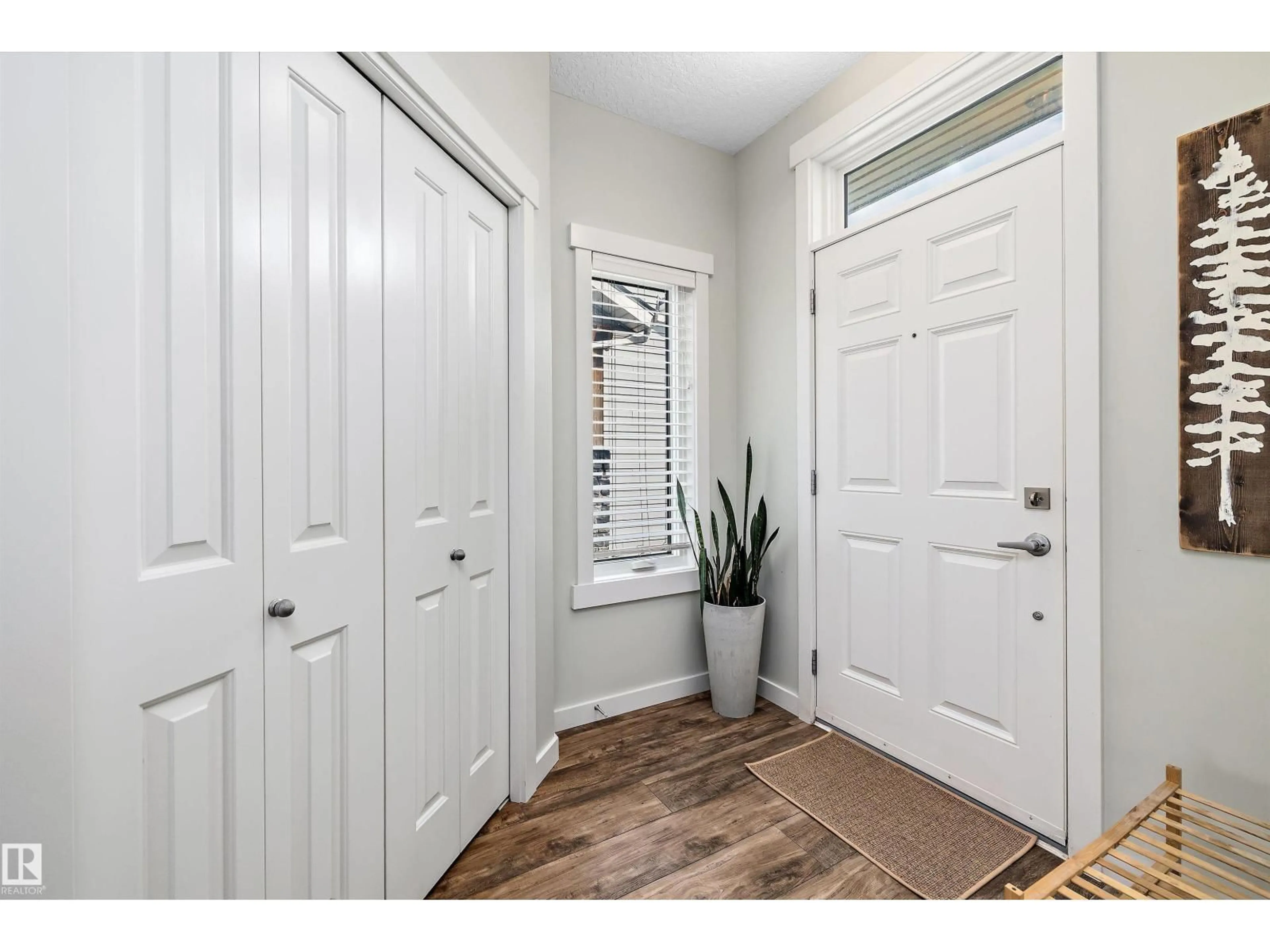 Indoor entryway for SW - 3911 CLAXTON LO, Edmonton Alberta T6W1Y6