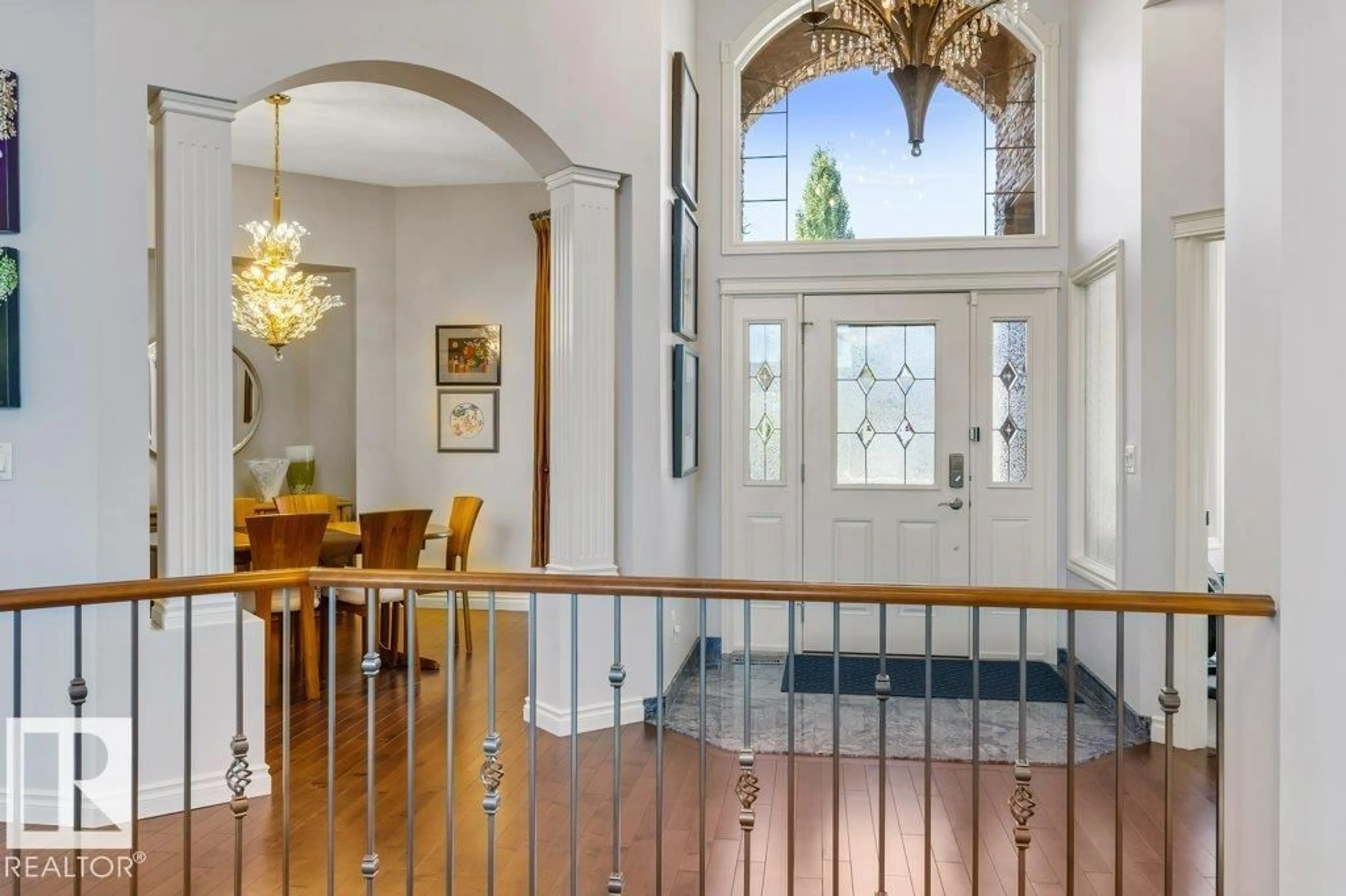 Indoor foyer for 12 OAKHILL PL, St. Albert Alberta T8N7H2