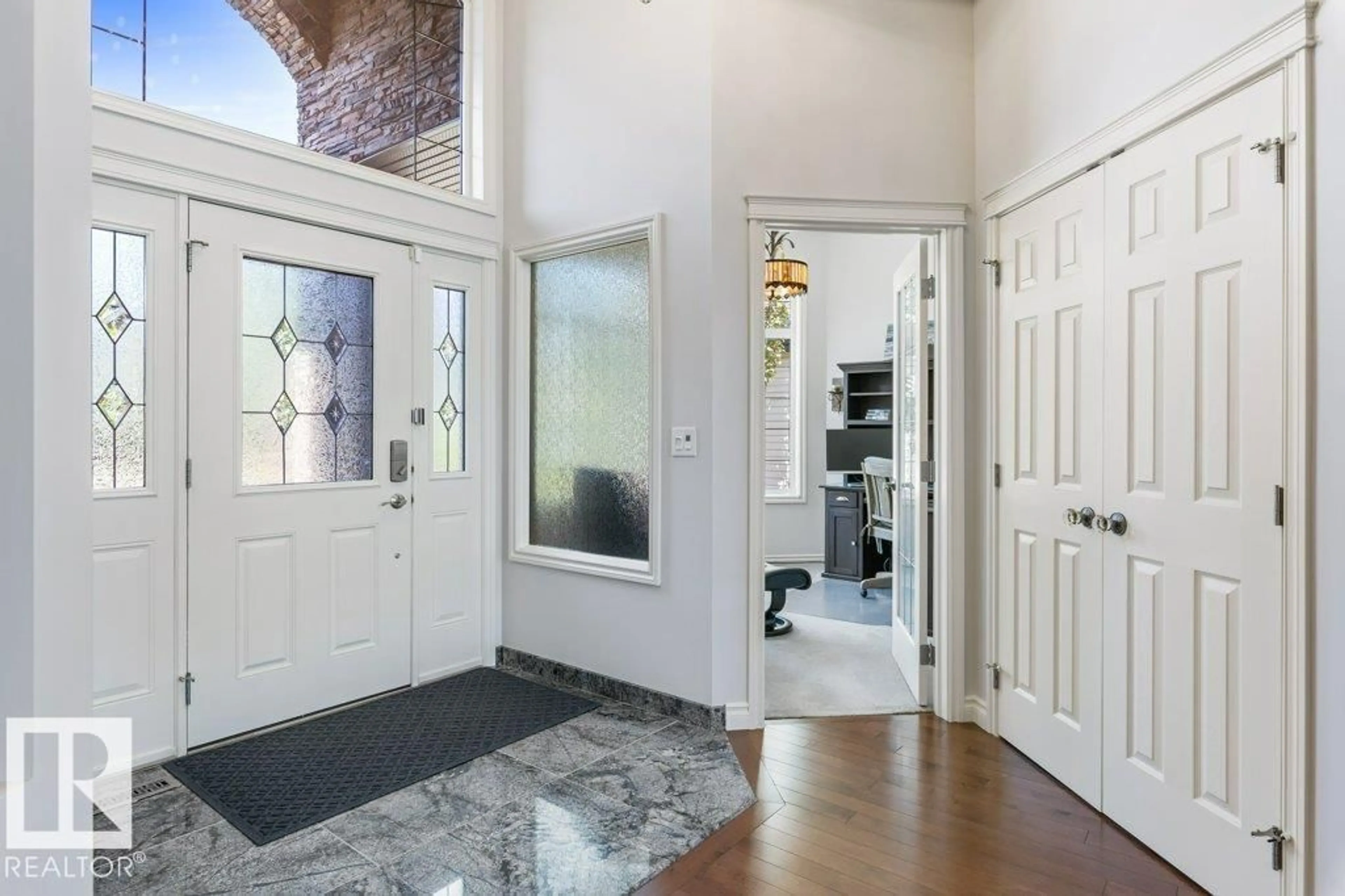 Indoor entryway for 12 OAKHILL PL, St. Albert Alberta T8N7H2