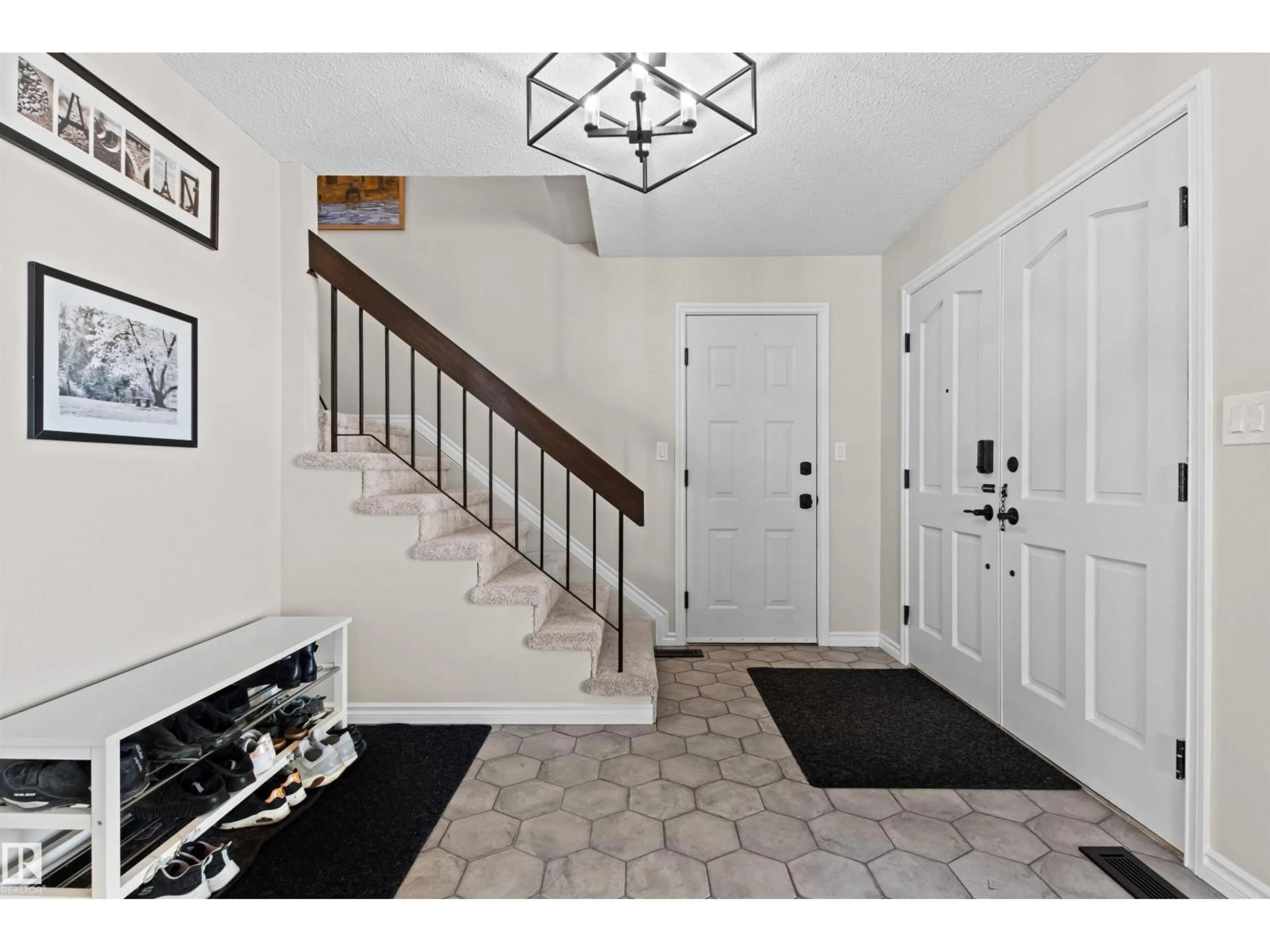 Indoor entryway for 11118 23A AV, Edmonton Alberta T6J4N9