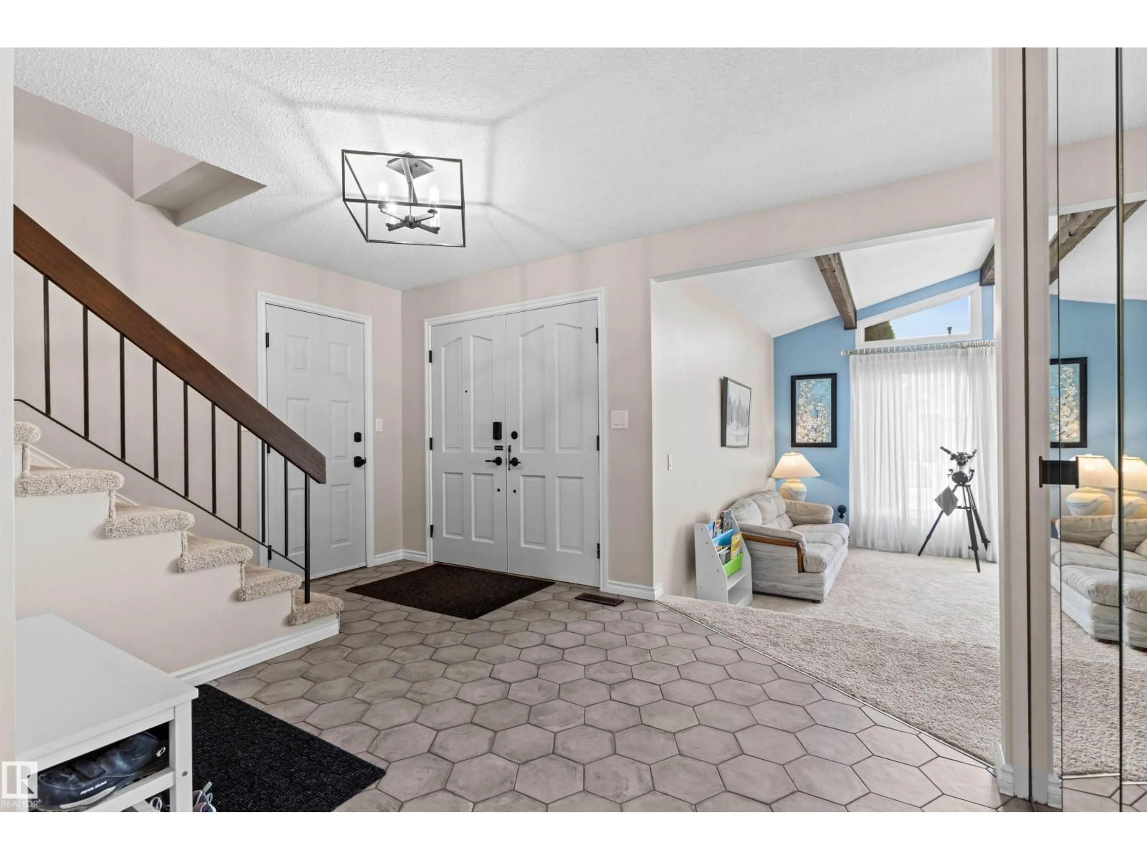 Indoor entryway for 11118 23A AV, Edmonton Alberta T6J4N9