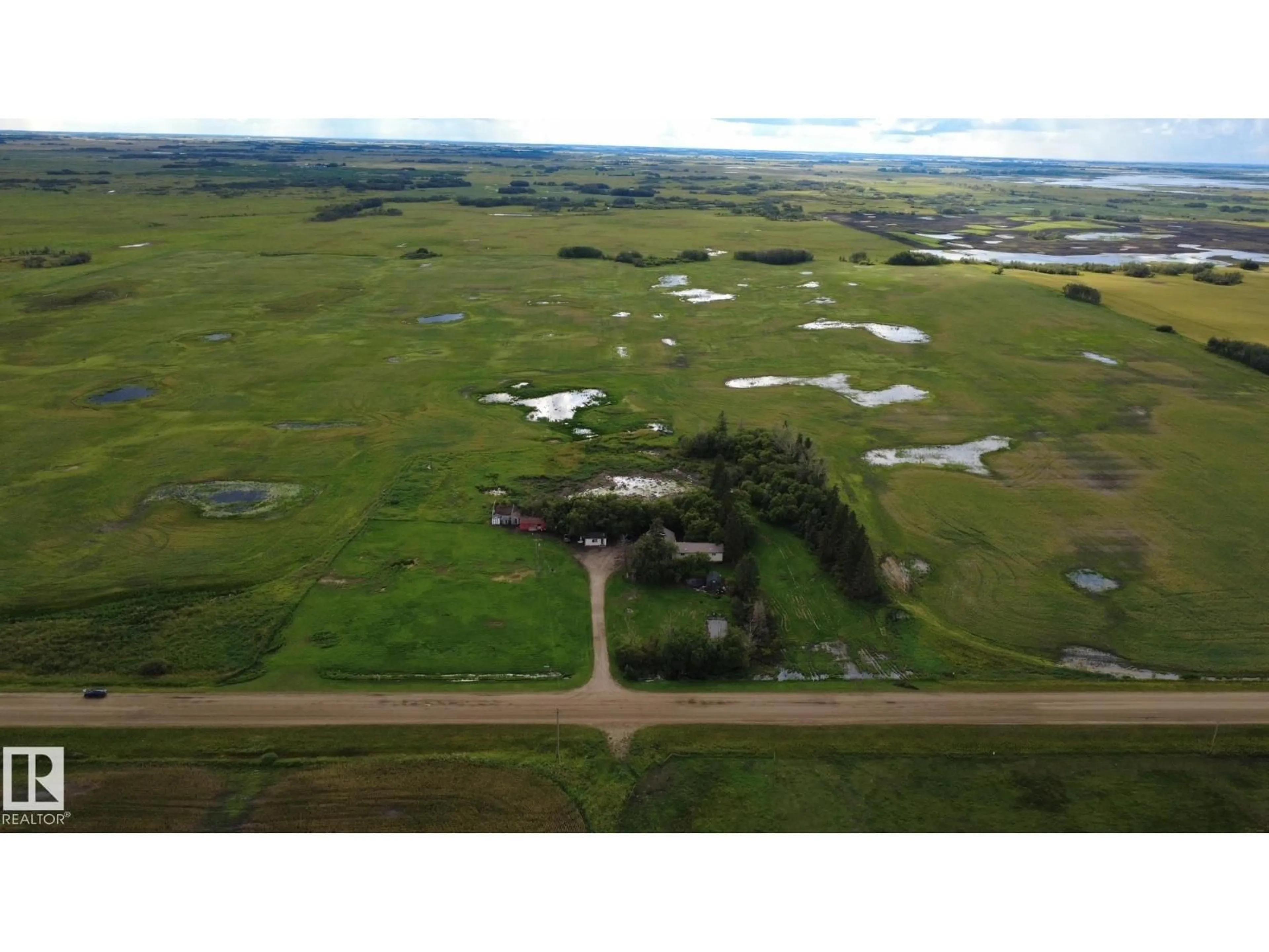 A pic from outside/outdoor area/front of a property/back of a property/a pic from drone, unknown for 555022 RGE RD 152, Rural Two Hills County Alberta T0B4K0