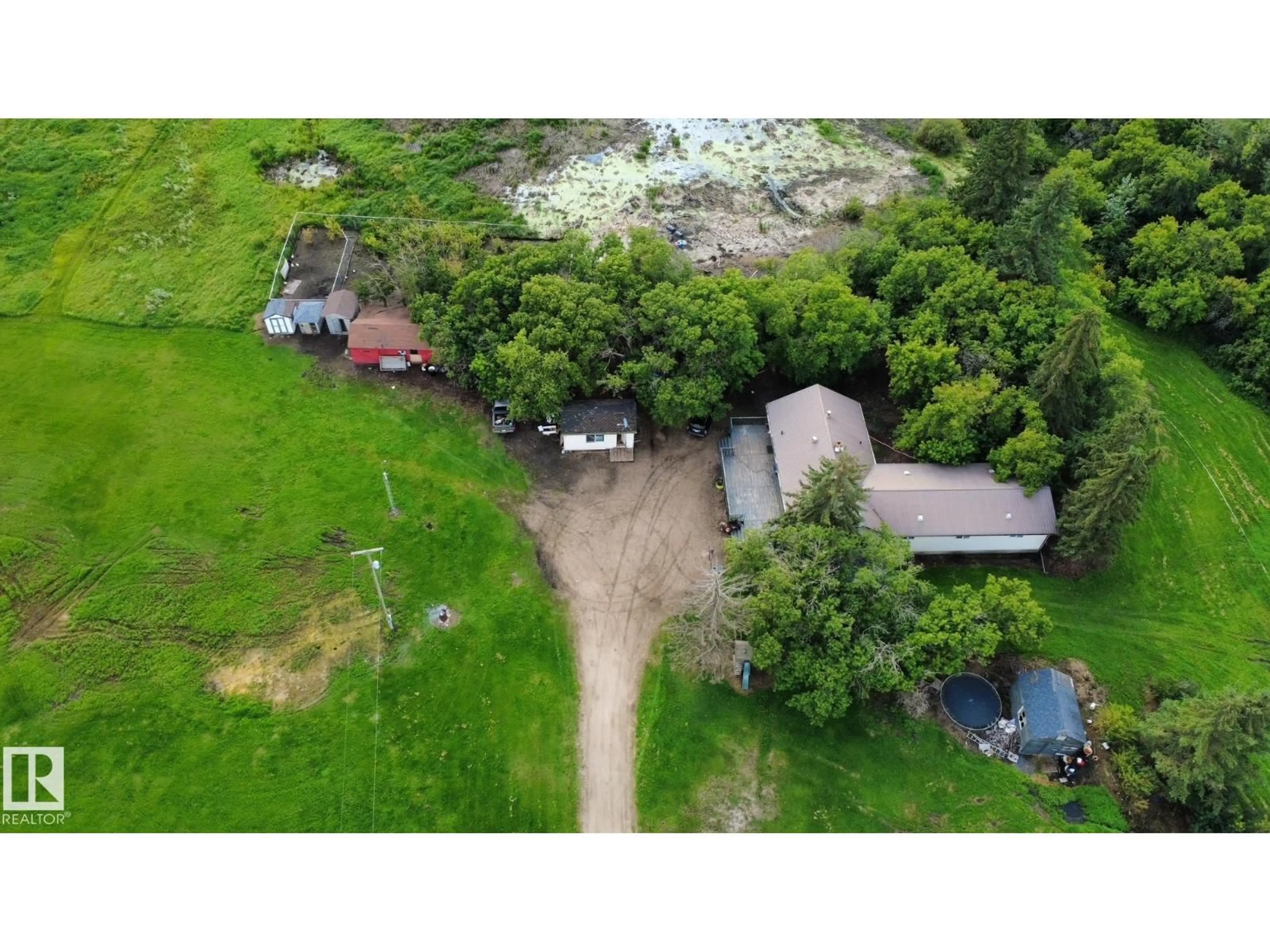A pic from outside/outdoor area/front of a property/back of a property/a pic from drone, unknown for 555022 RGE RD 152, Rural Two Hills County Alberta T0B4K0