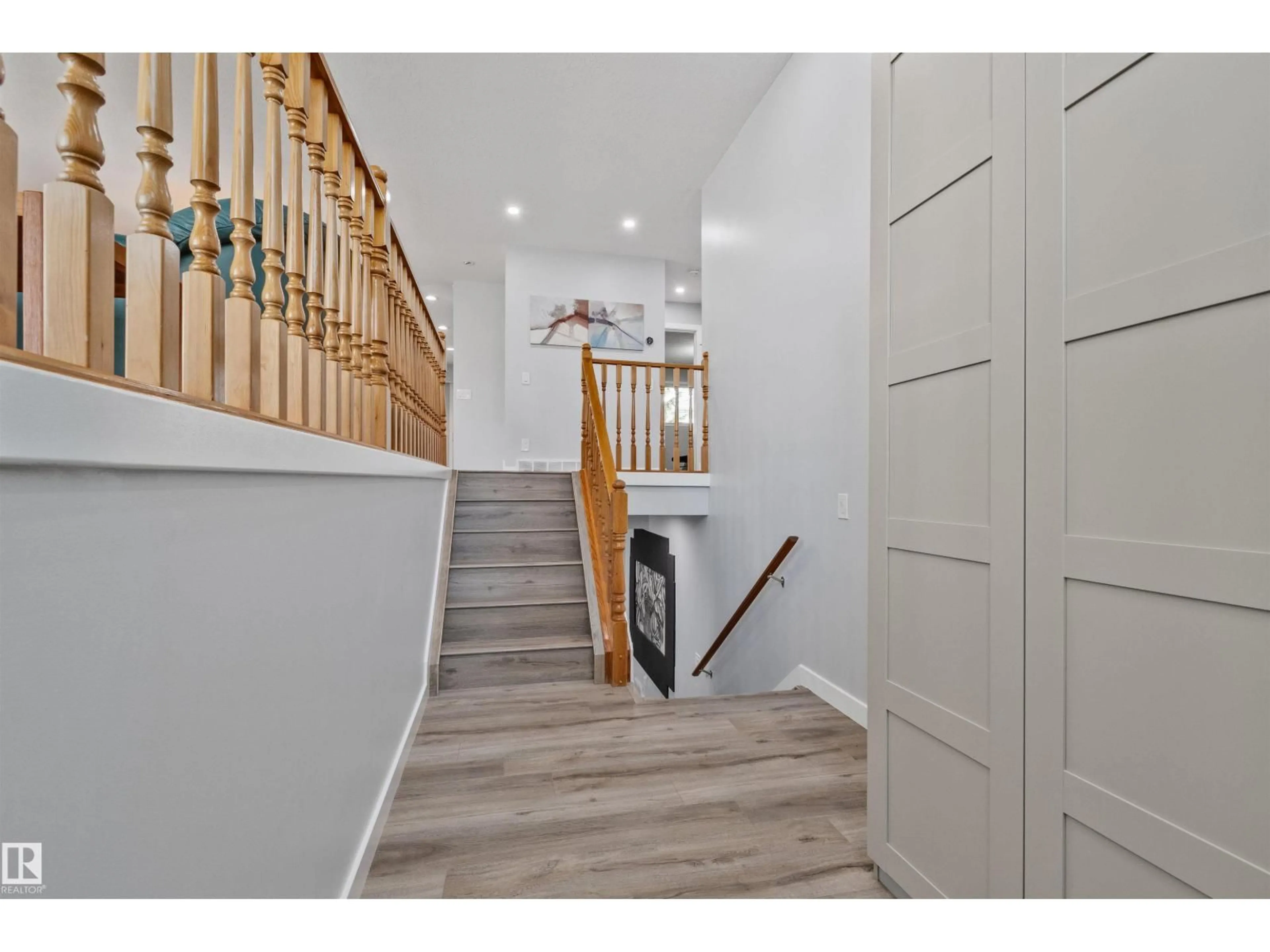 Indoor entryway for 18812 89 AV, Edmonton Alberta T5T5Z8