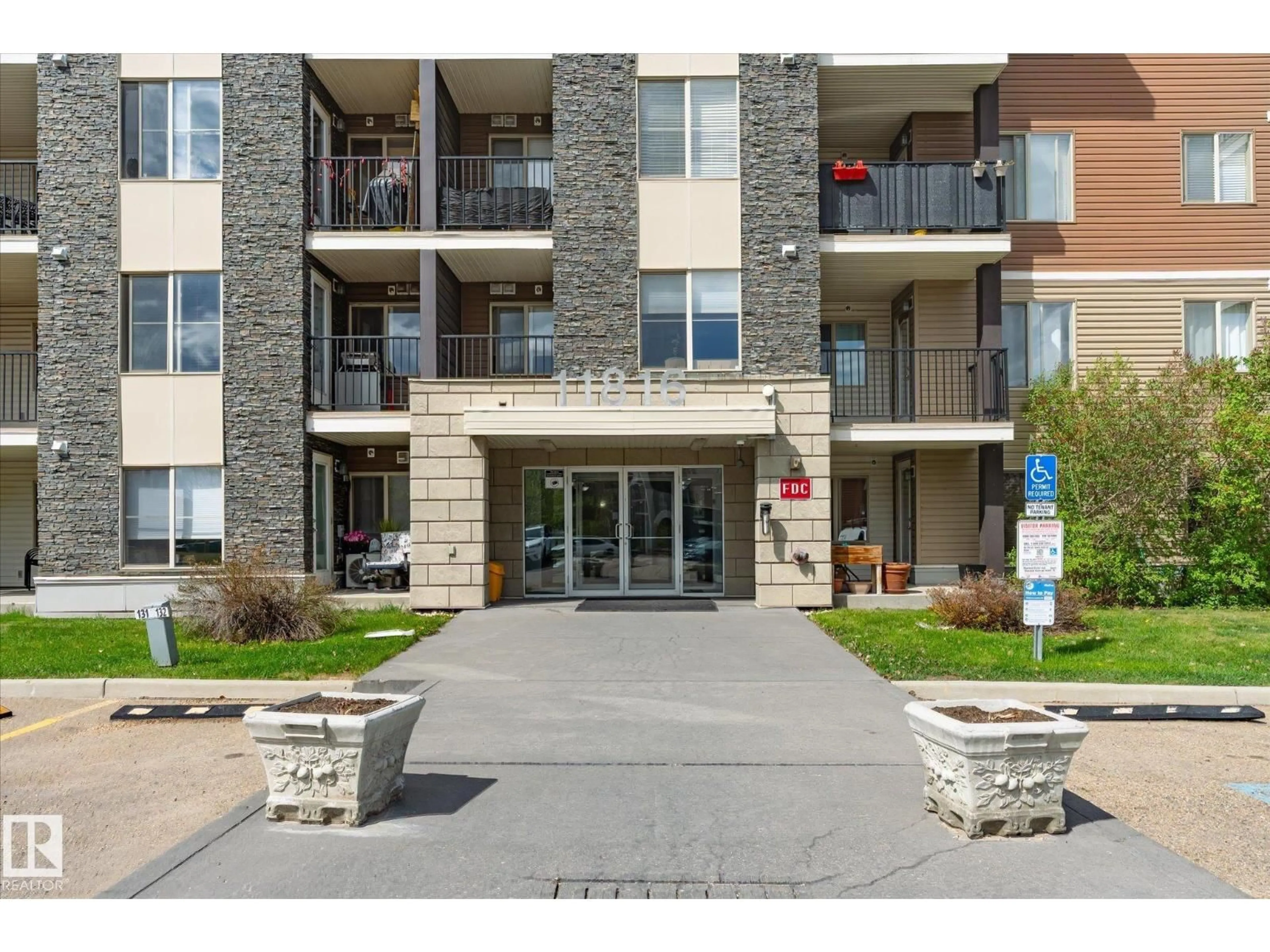 Indoor foyer for #409 - 11816 22 AV, Edmonton Alberta T6W2A2