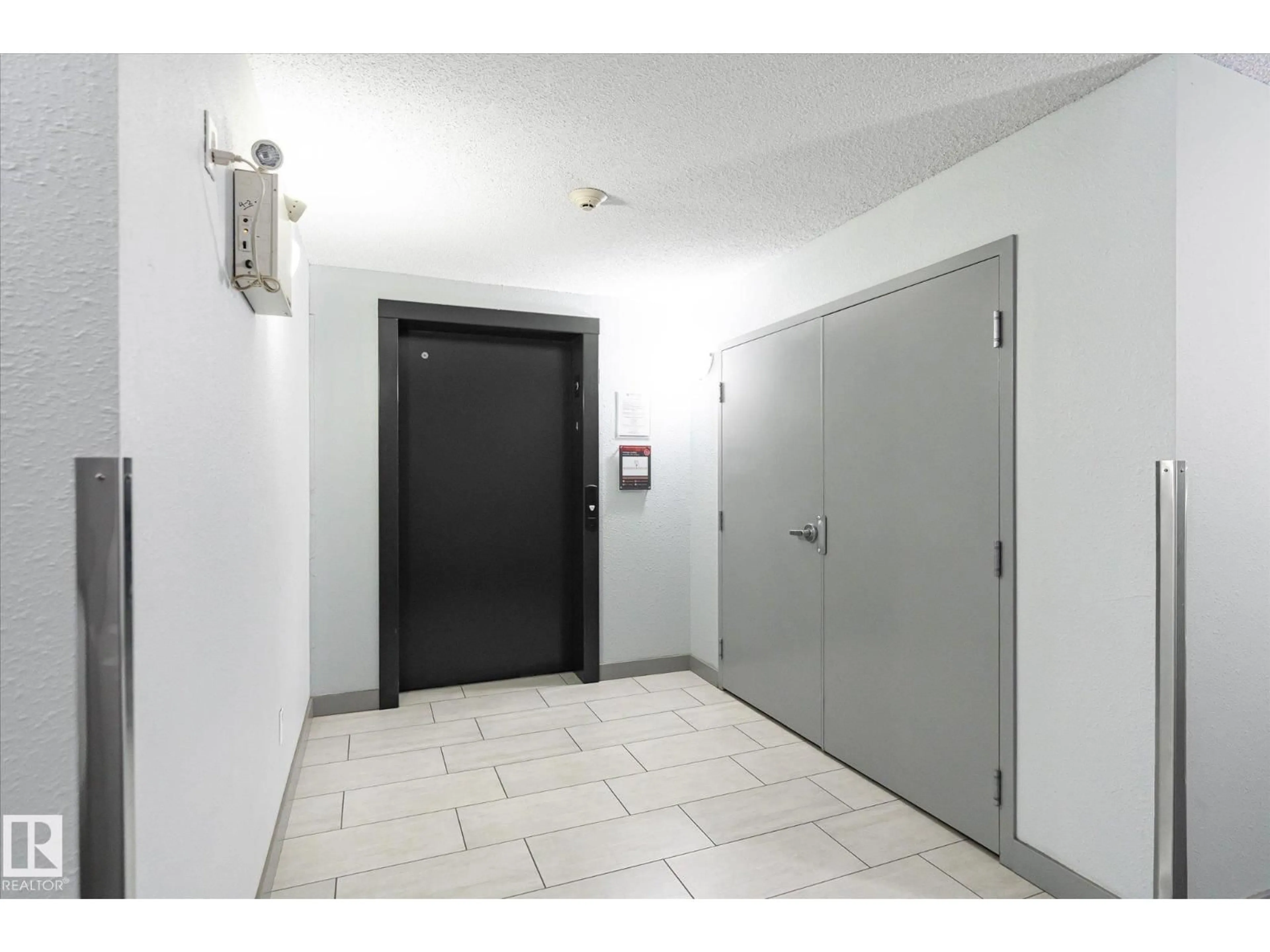 Indoor foyer for #409 - 11816 22 AV, Edmonton Alberta T6W2A2