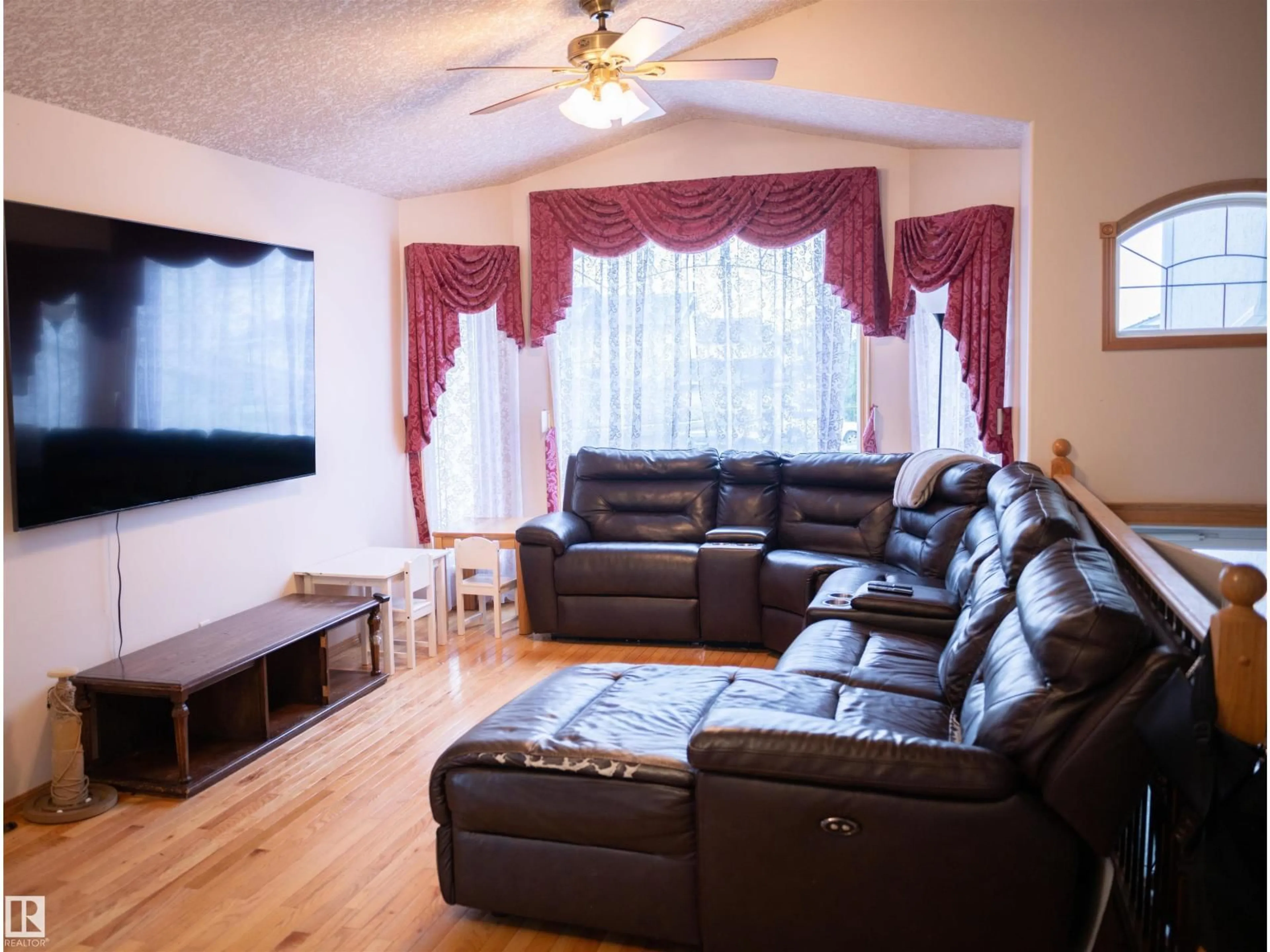 Living room with furniture, wood/laminate floor for 16503 68 ST, Edmonton Alberta T5Z3T2