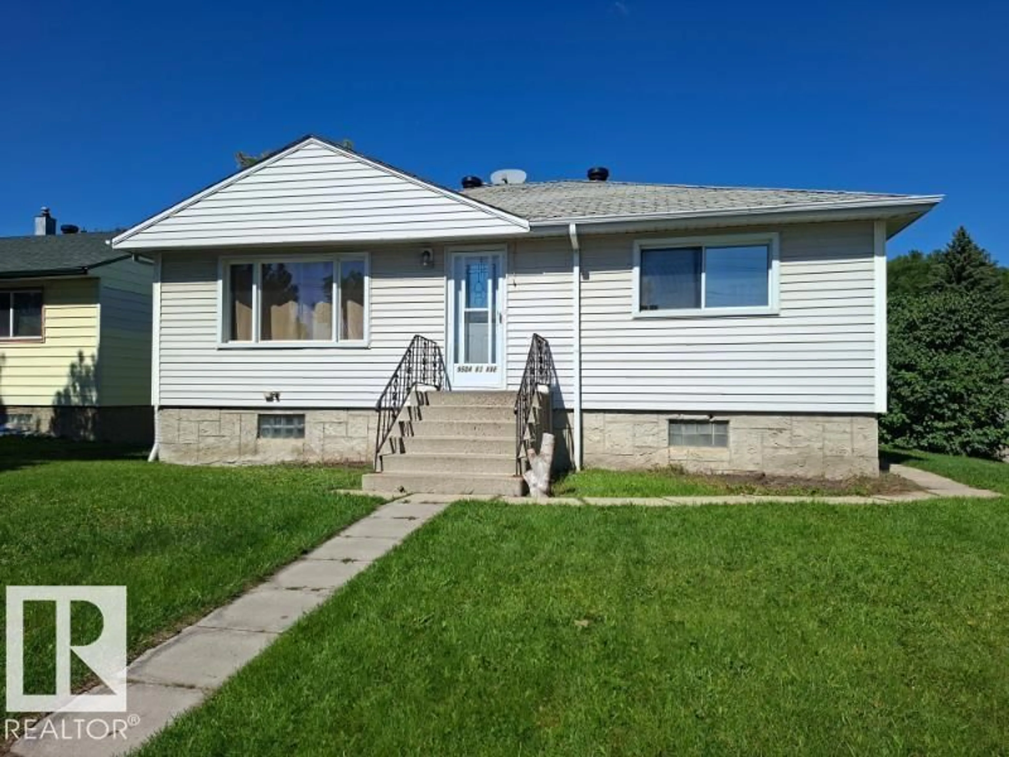 Home with vinyl exterior material, street for NW - 9504 63 AV, Edmonton Alberta T6E0G4