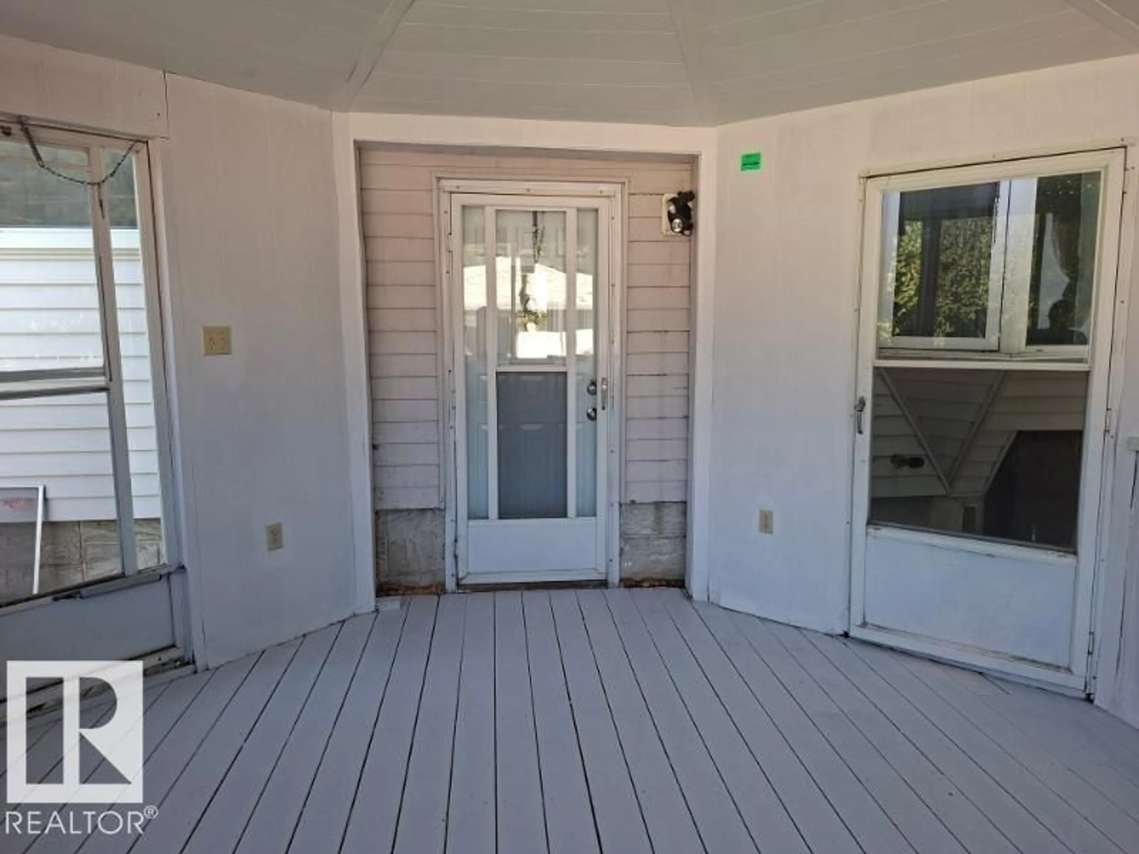 Unknown for NW - 9504 63 AV, Edmonton Alberta T6E0G4