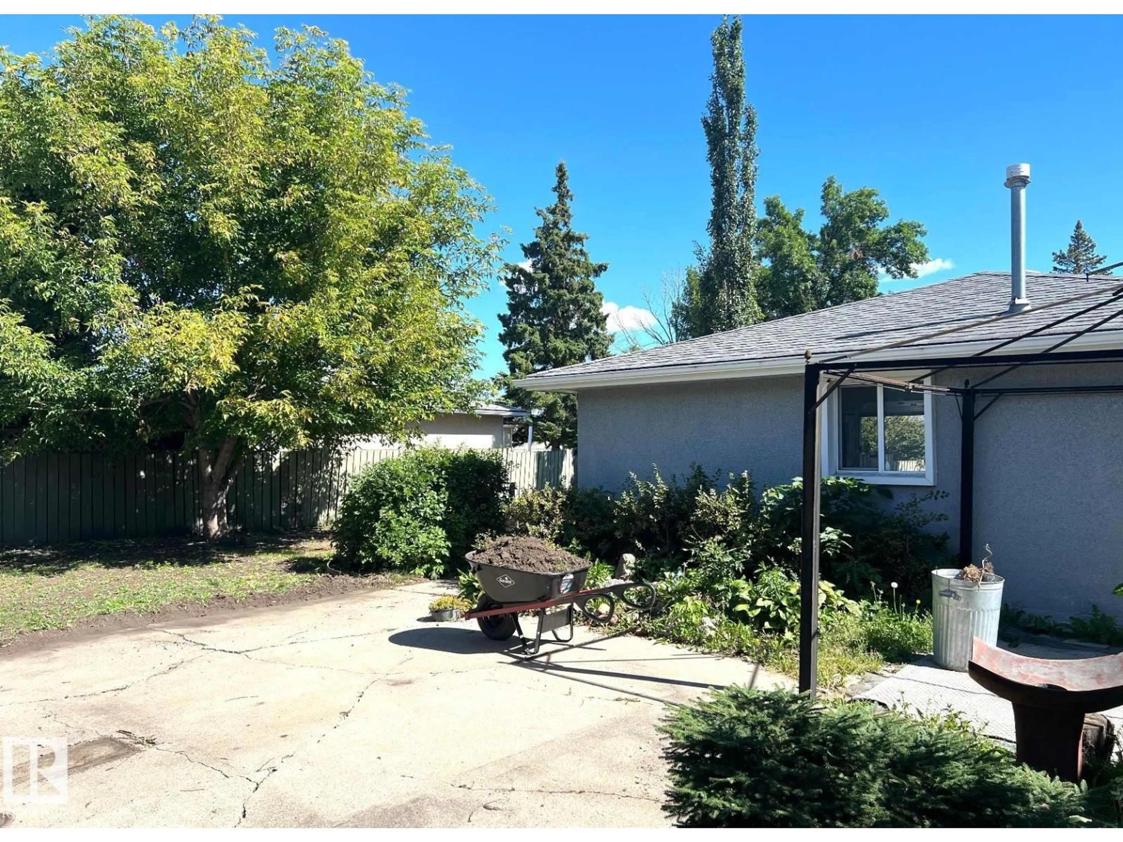 A pic from outside/outdoor area/front of a property/back of a property/a pic from drone, street for 15003 81 ST, Edmonton Alberta T5C1P4