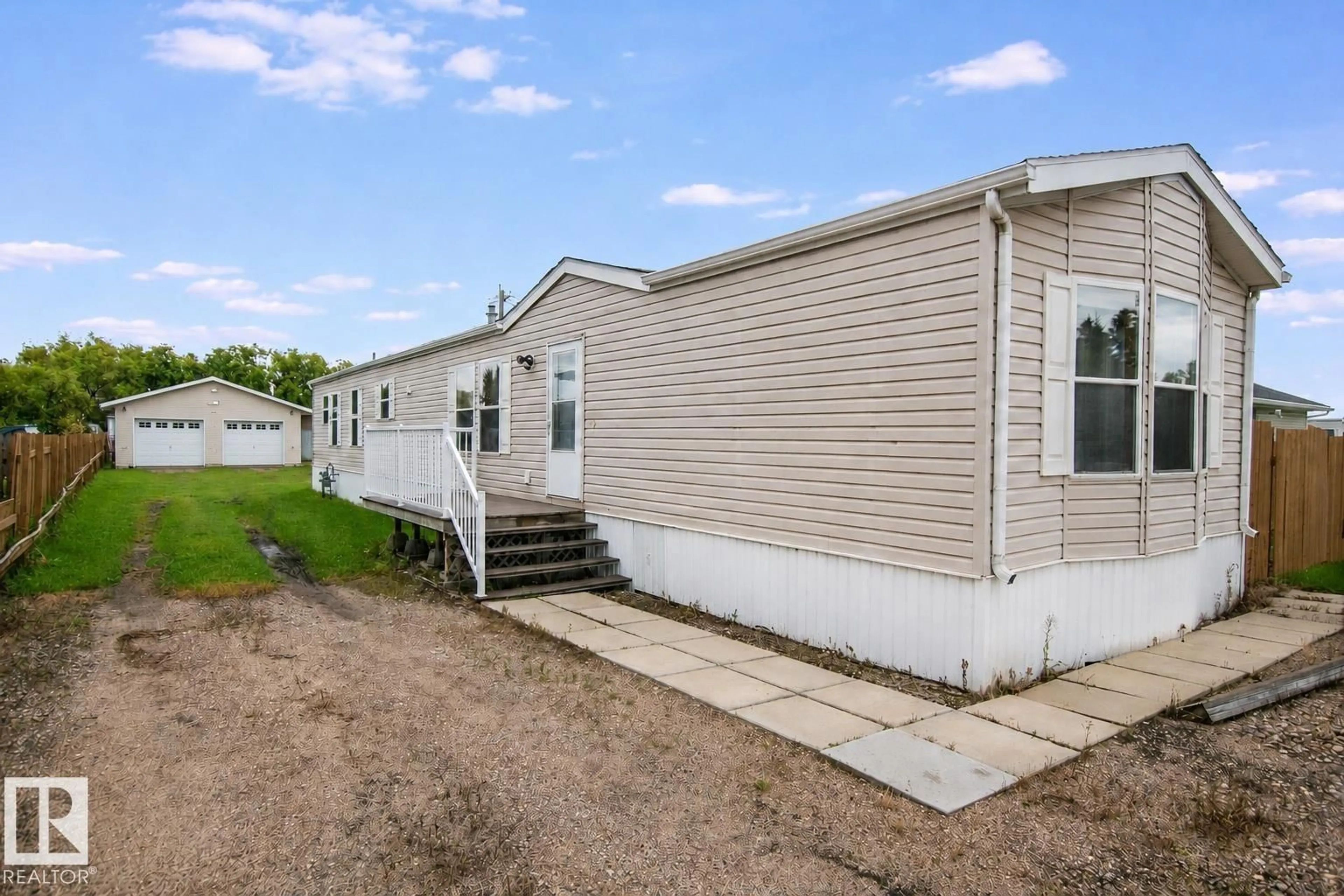 Home with vinyl exterior material, street for 4805 50 ST, Ardmore Alberta T0A0B0