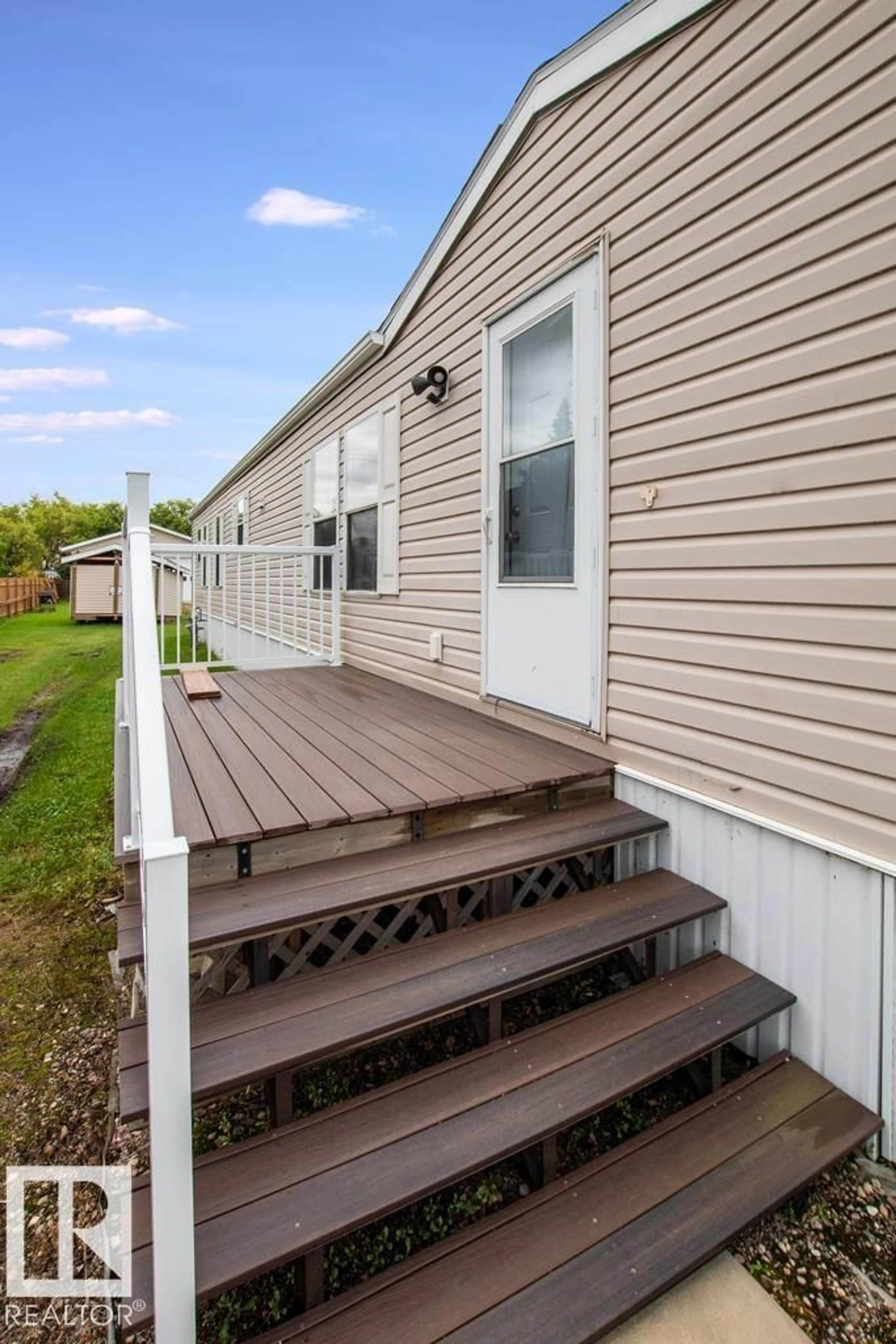Home with vinyl exterior material, unknown for 4805 50 ST, Ardmore Alberta T0A0B0