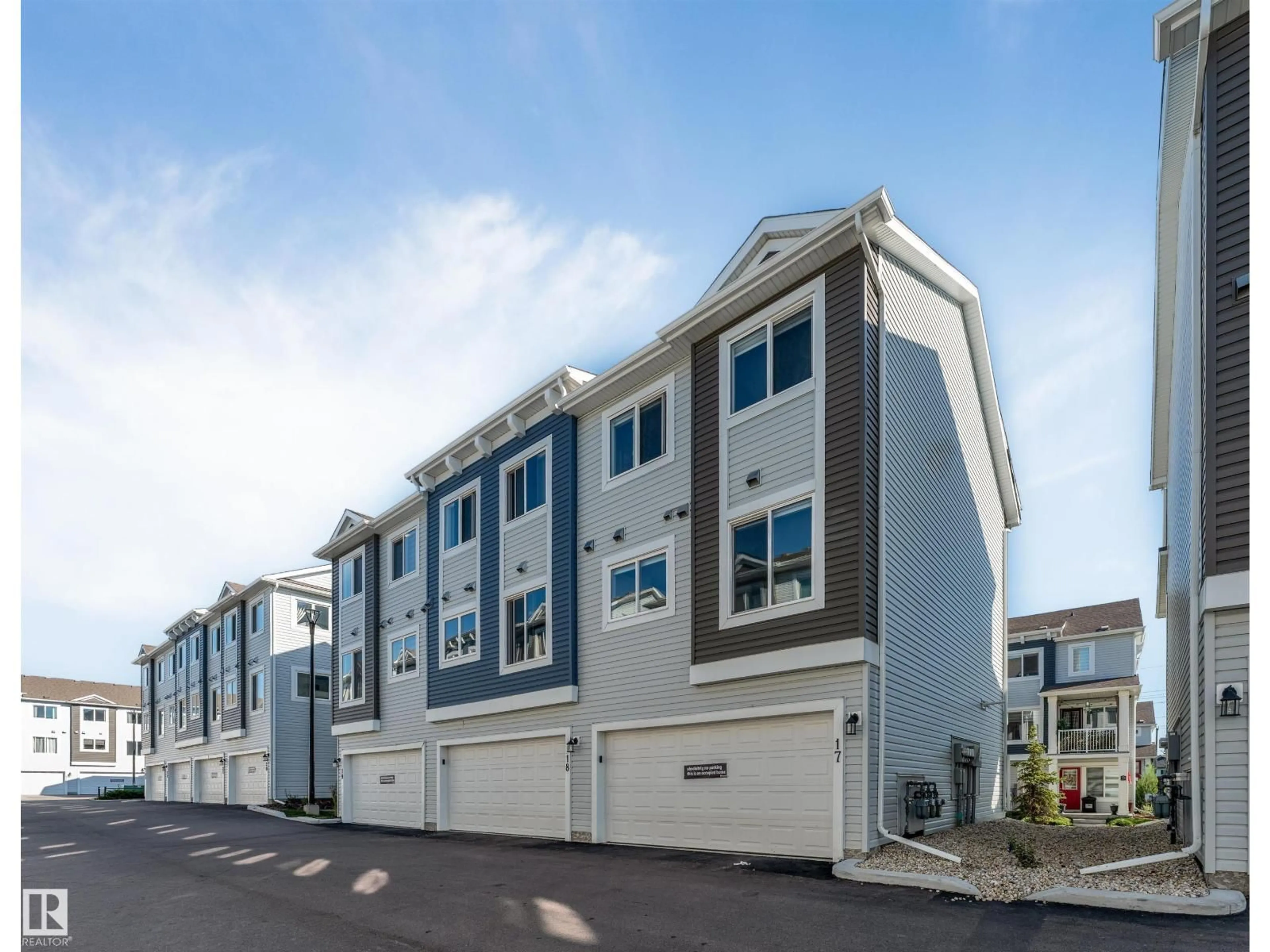 Home with vinyl exterior material, street for #17 - 16335 84 ST, Edmonton Alberta T5Z0S1