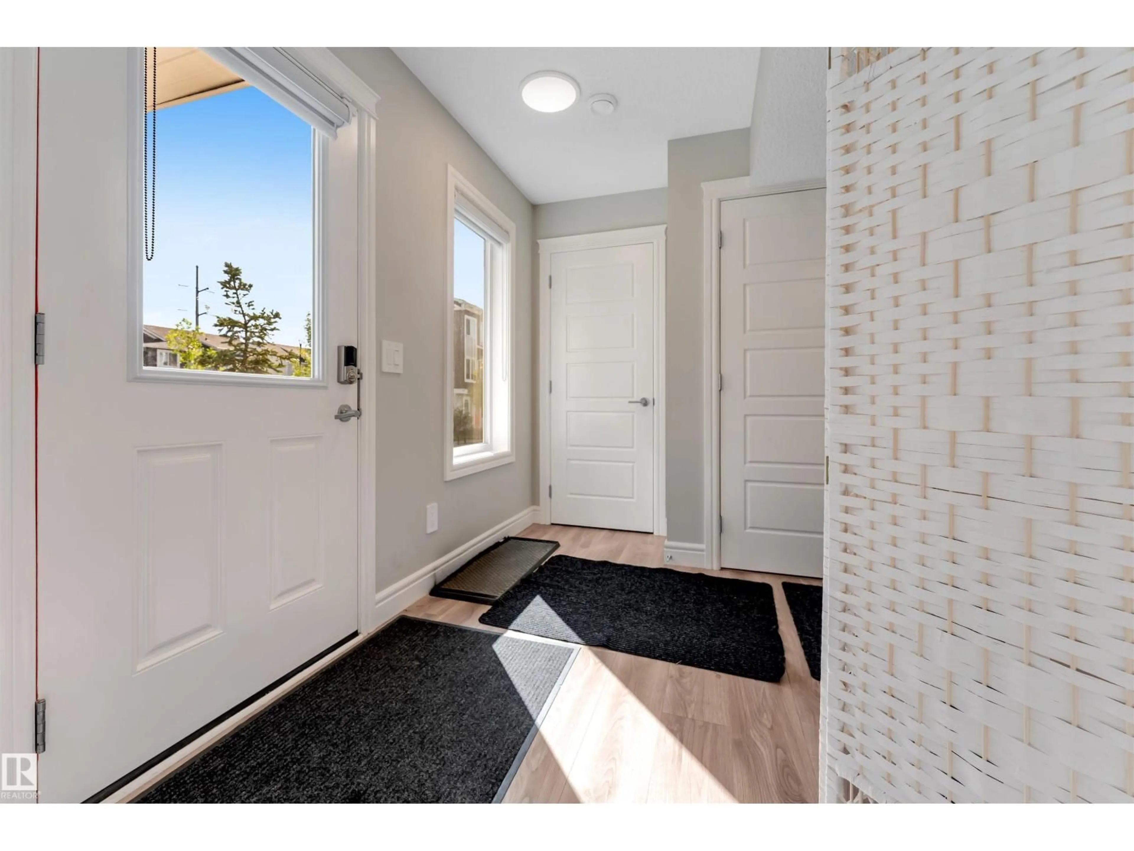 Indoor entryway for #17 - 16335 84 ST, Edmonton Alberta T5Z0S1