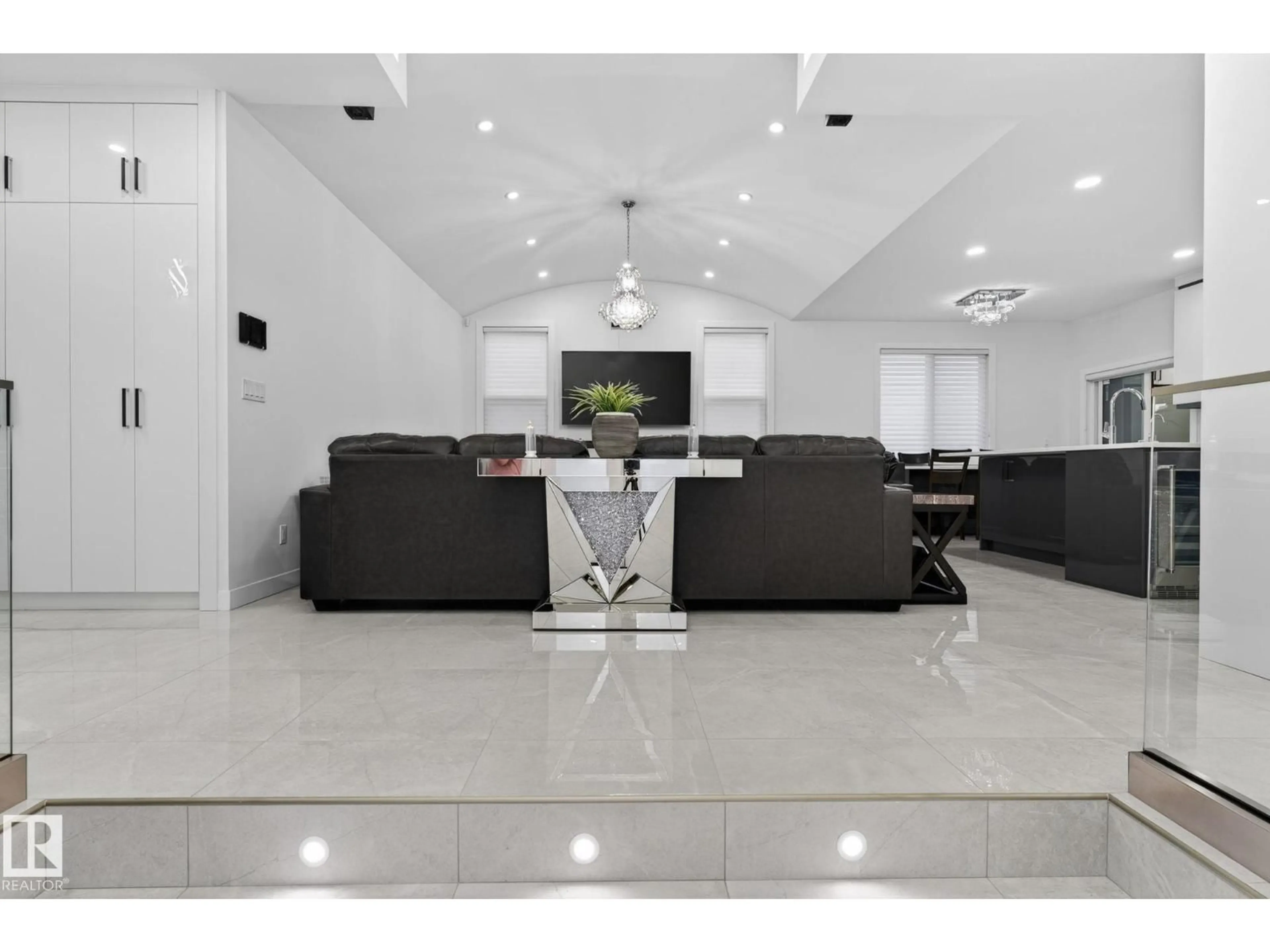 Lobby for 7304 164 AV, Edmonton Alberta T5Z3Y3