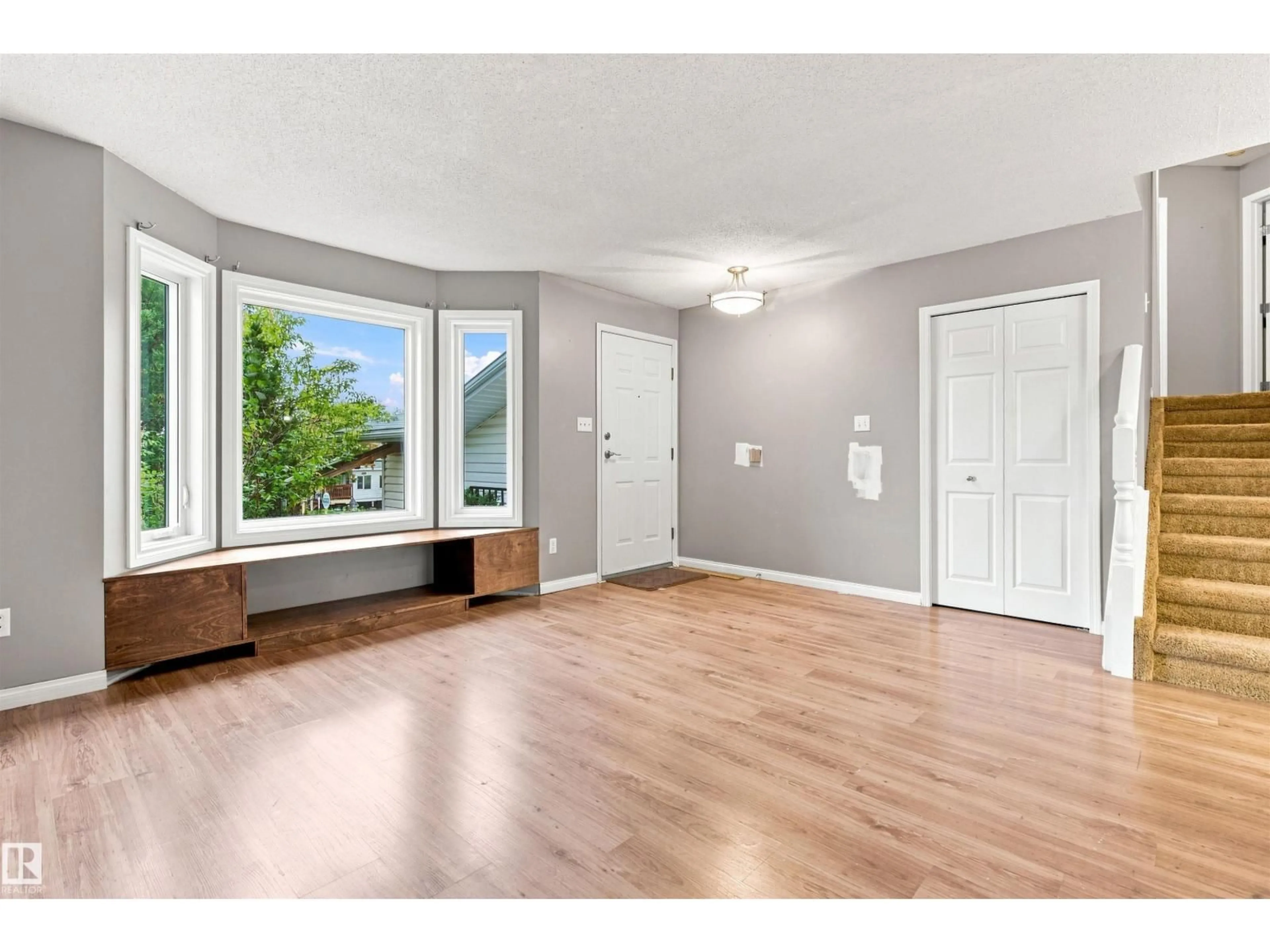 Indoor entryway for 5321 43 ST, Cold Lake Alberta T9M2A3
