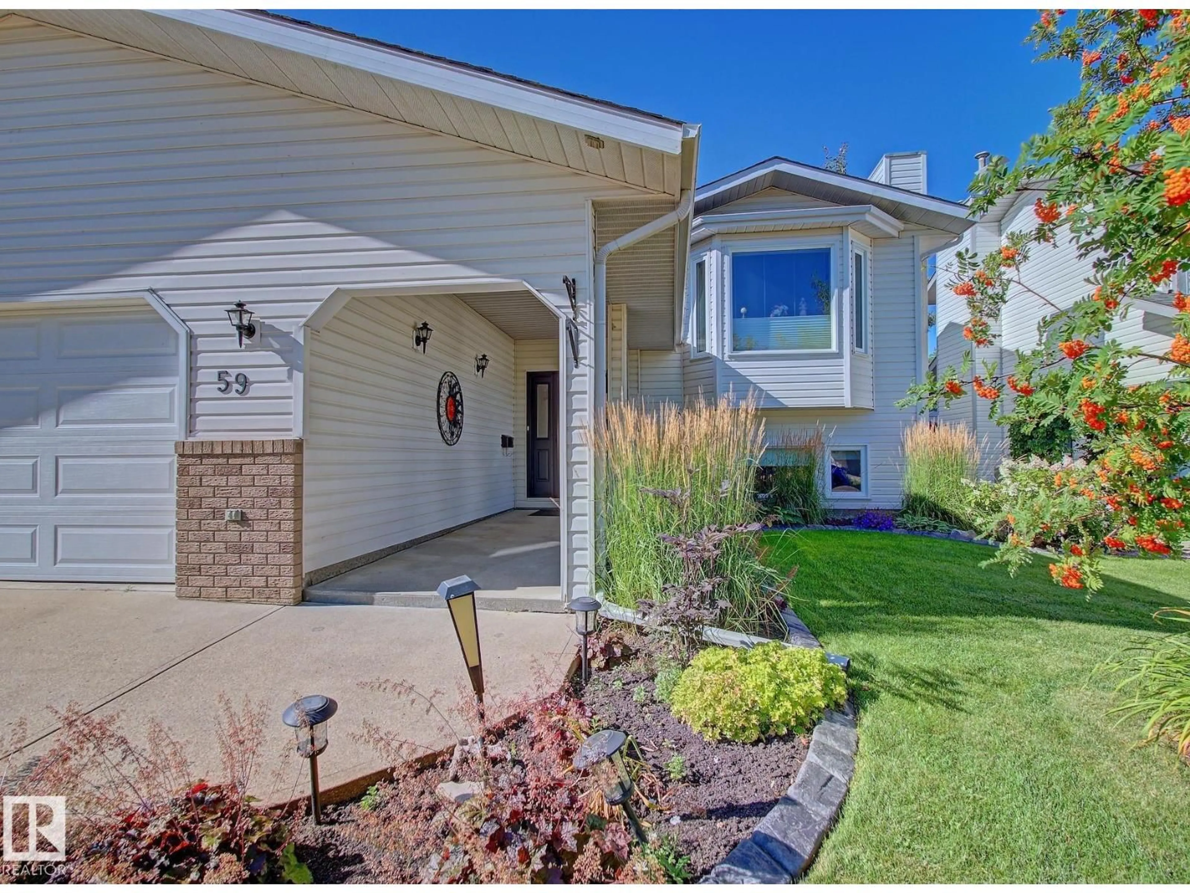 Home with vinyl exterior material, street for 59 CIMMARON WY, Sherwood Park Alberta T8H1N4
