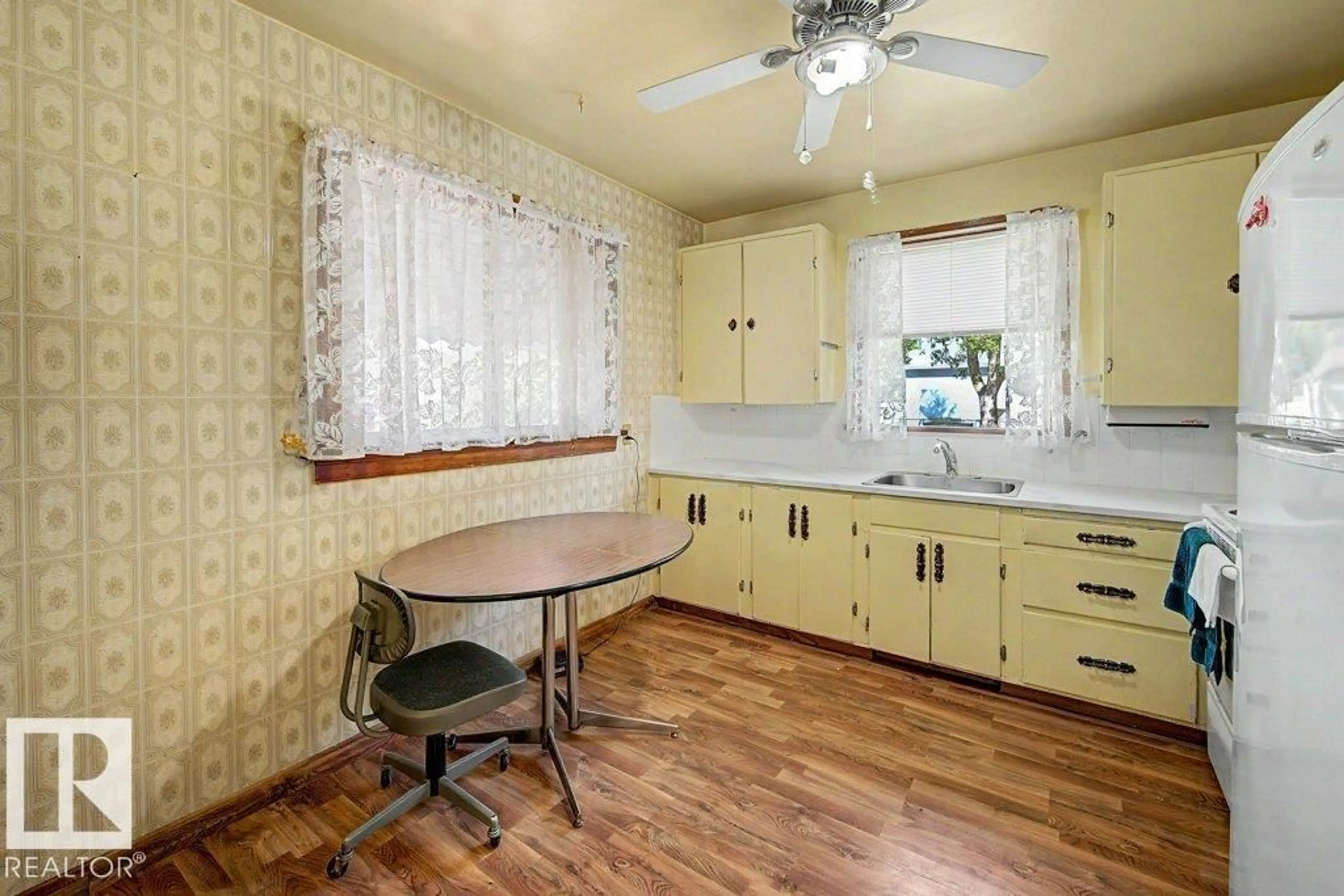 Standard kitchen, unknown for NW - 11348 85 ST, Edmonton Alberta T5B3C8