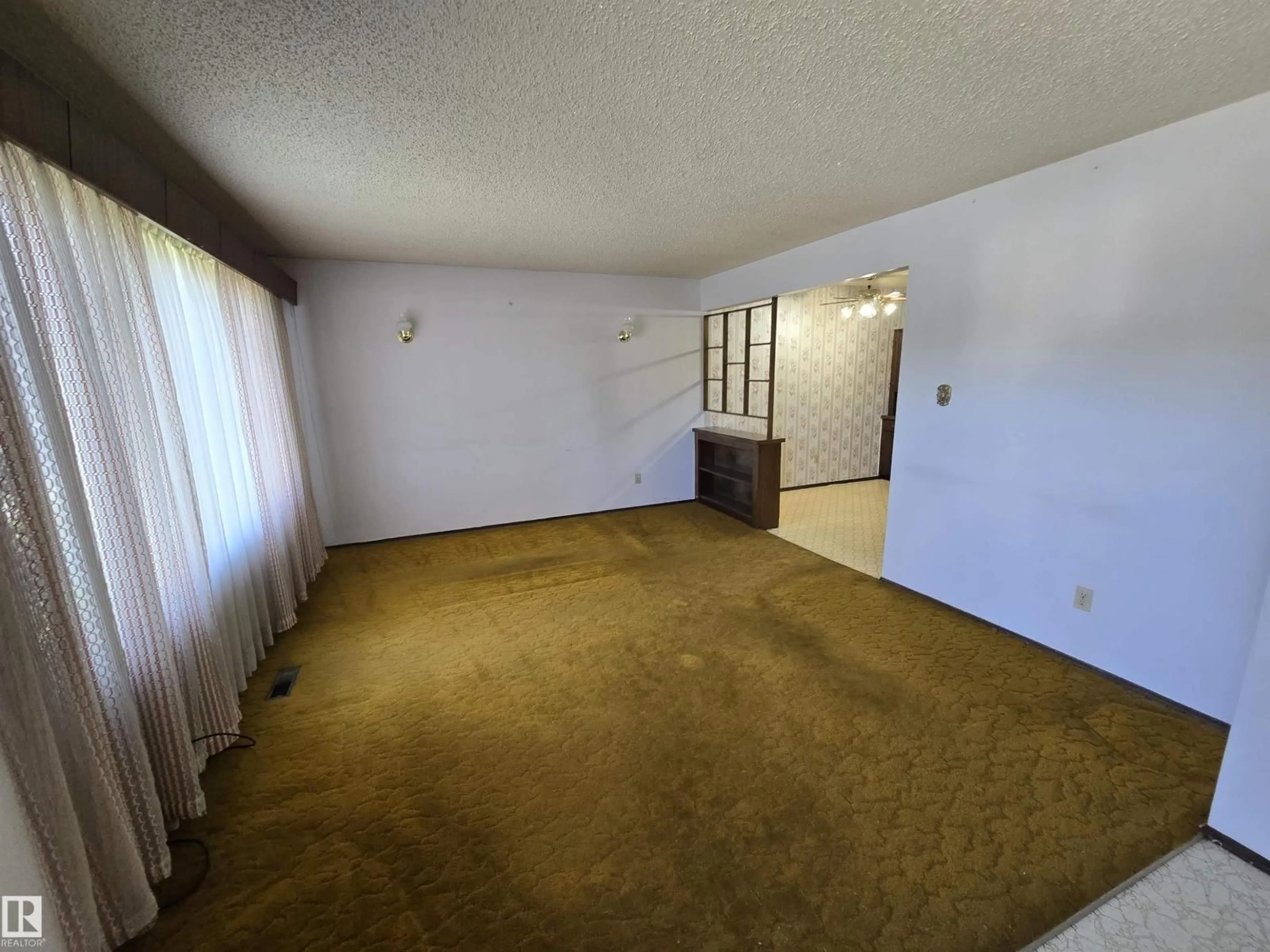 A pic of a room for 12020 54 ST, Edmonton Alberta T5W3N3