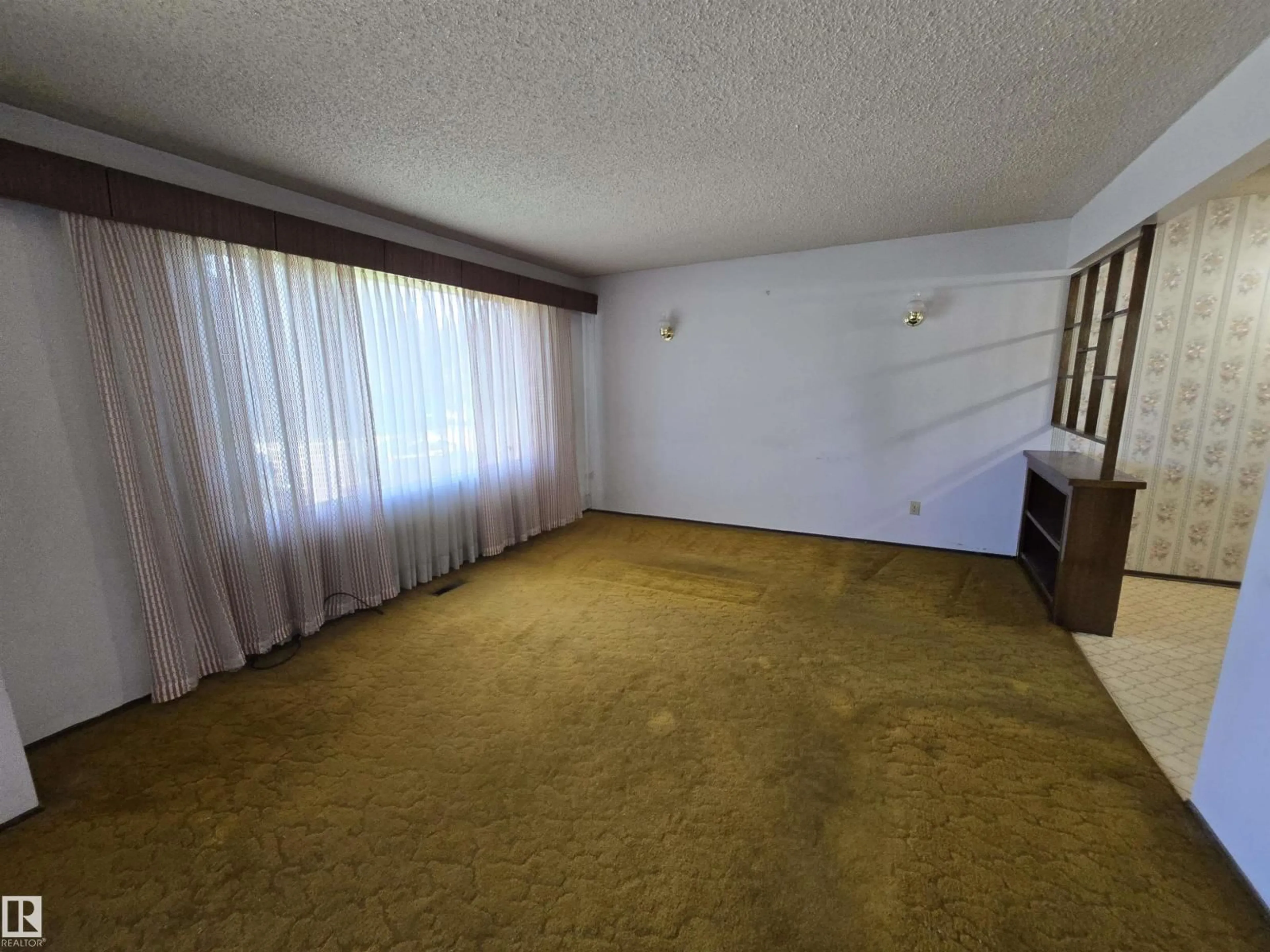 A pic of a room for 12020 54 ST, Edmonton Alberta T5W3N3