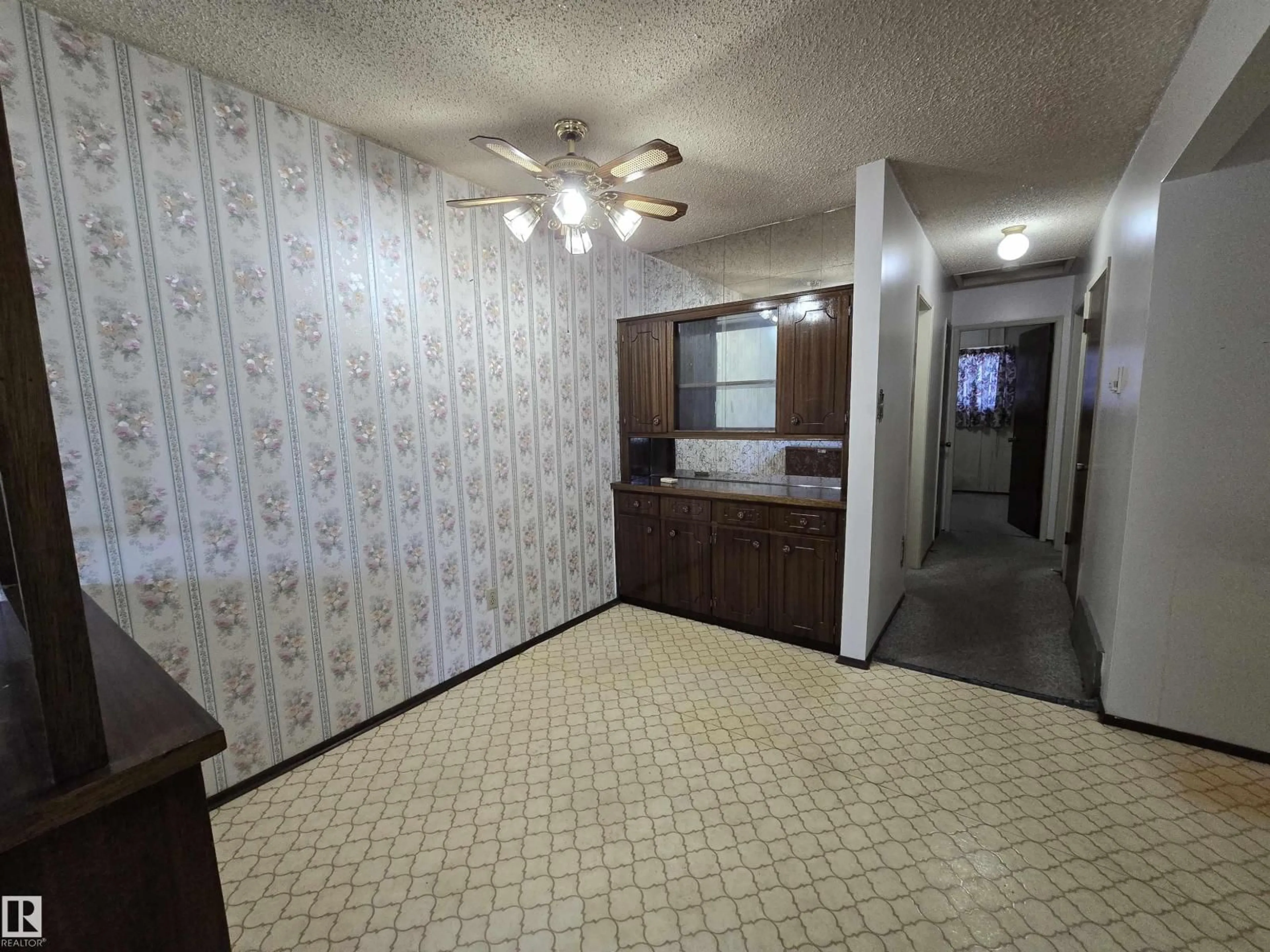 A pic of a room for 12020 54 ST, Edmonton Alberta T5W3N3