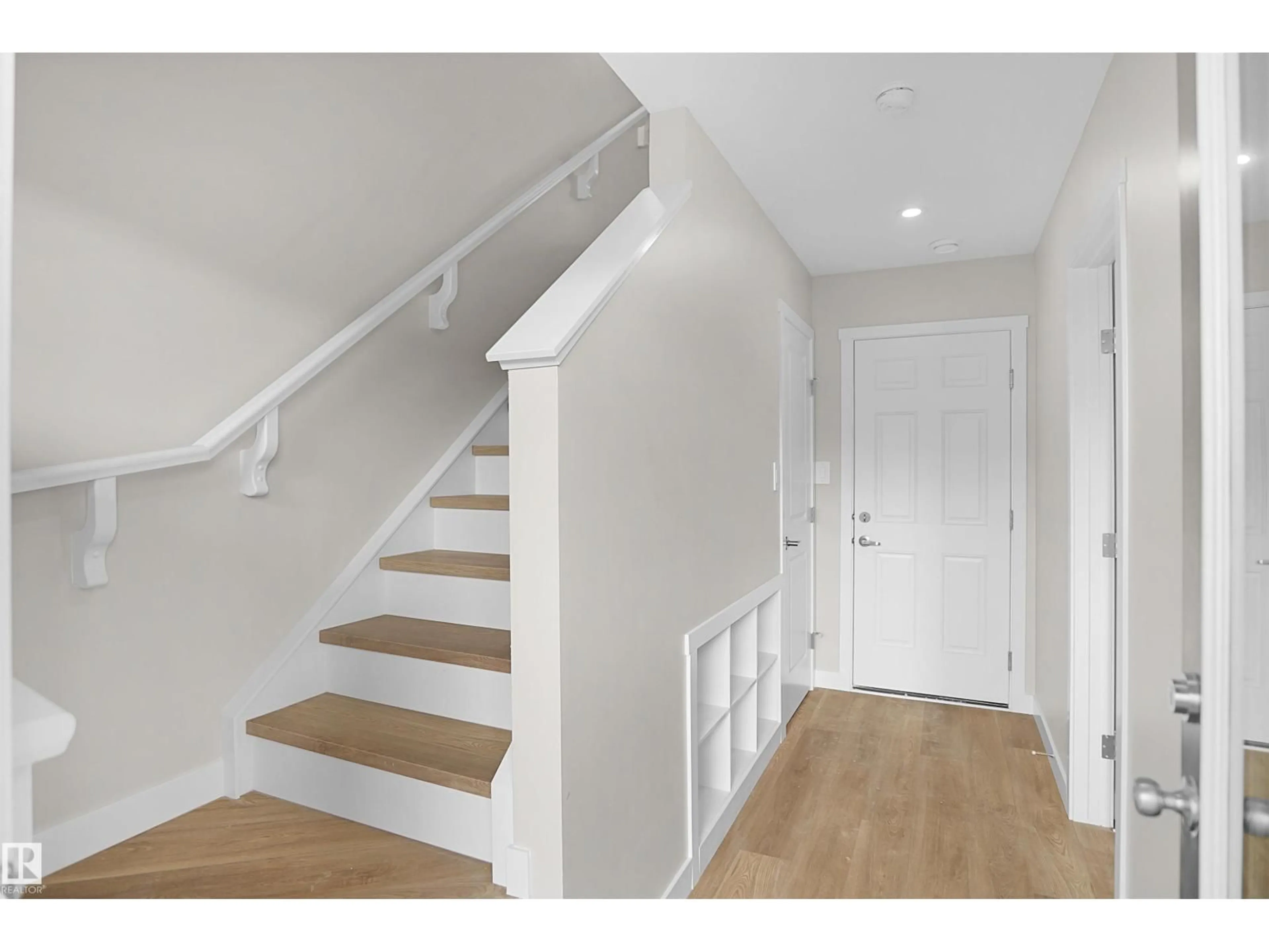 Indoor entryway for 101 NERINE CR, St. Albert Alberta T8N8C6