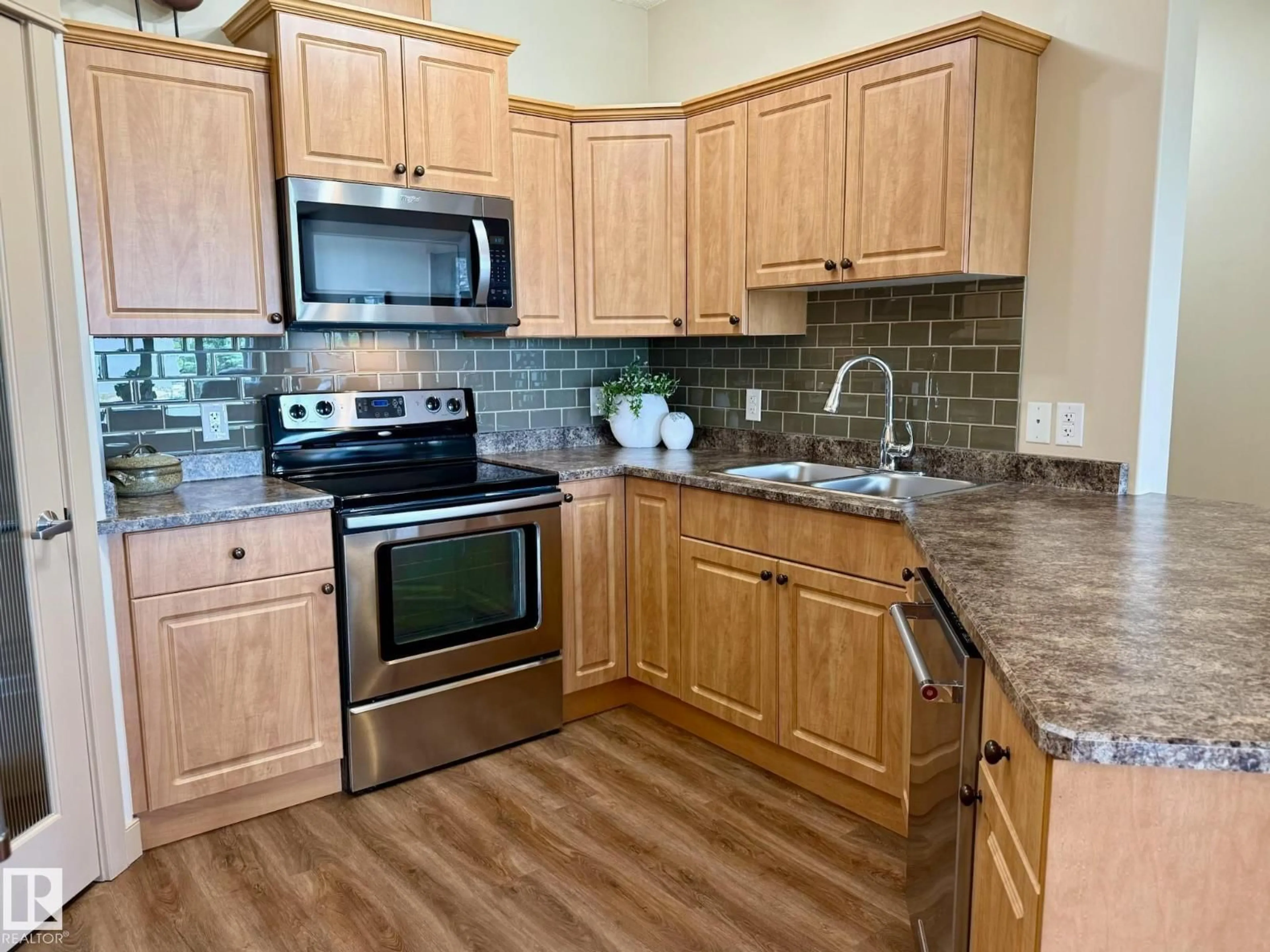 Standard kitchen, ceramic/tile floor for 207 - 4075 CLOVER BAR RD, Sherwood Park Alberta T8H0R6