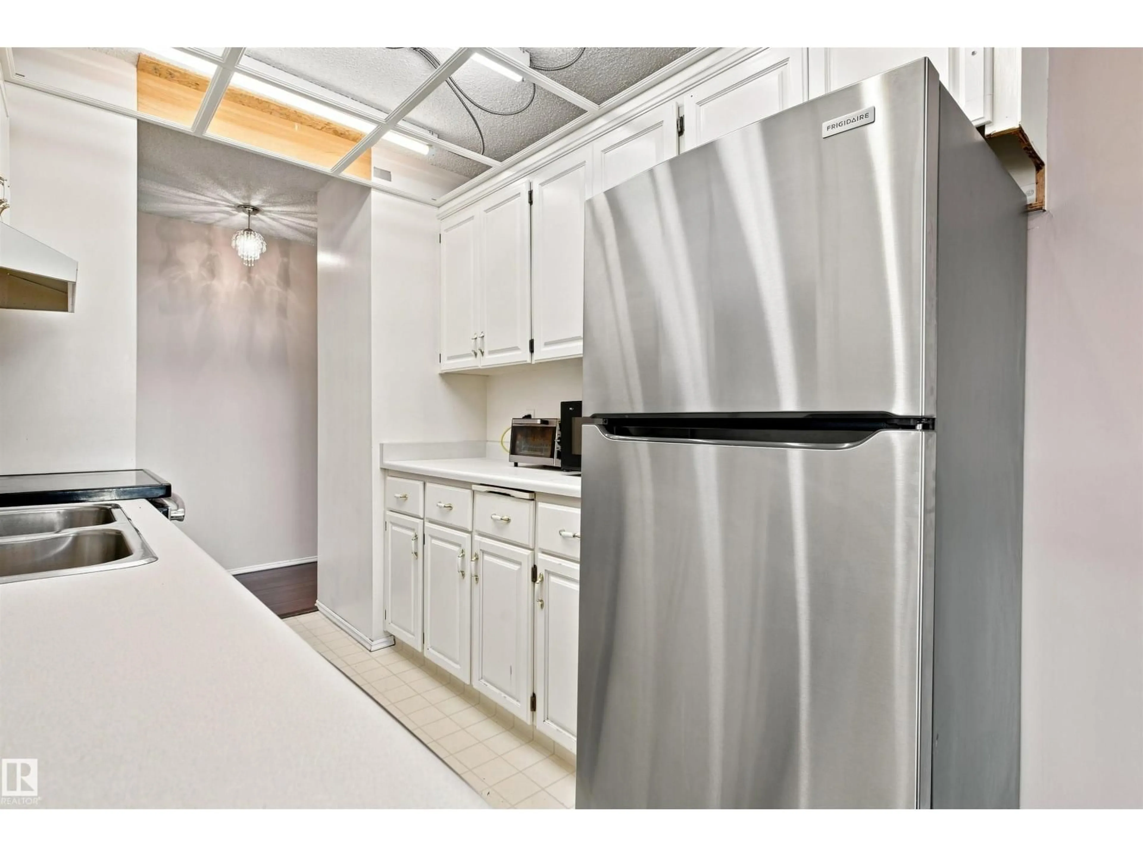 Standard kitchen, ceramic/tile floor for #403 - 9725 106 ST, Edmonton Alberta T5K1B5